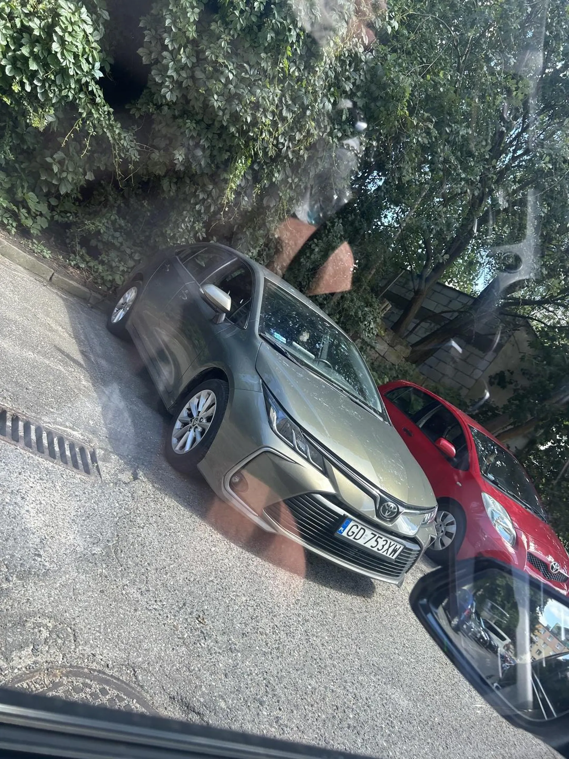 Niebiescy smutni panowie, którzy nie pozwolą żebyś zaspał do pracy