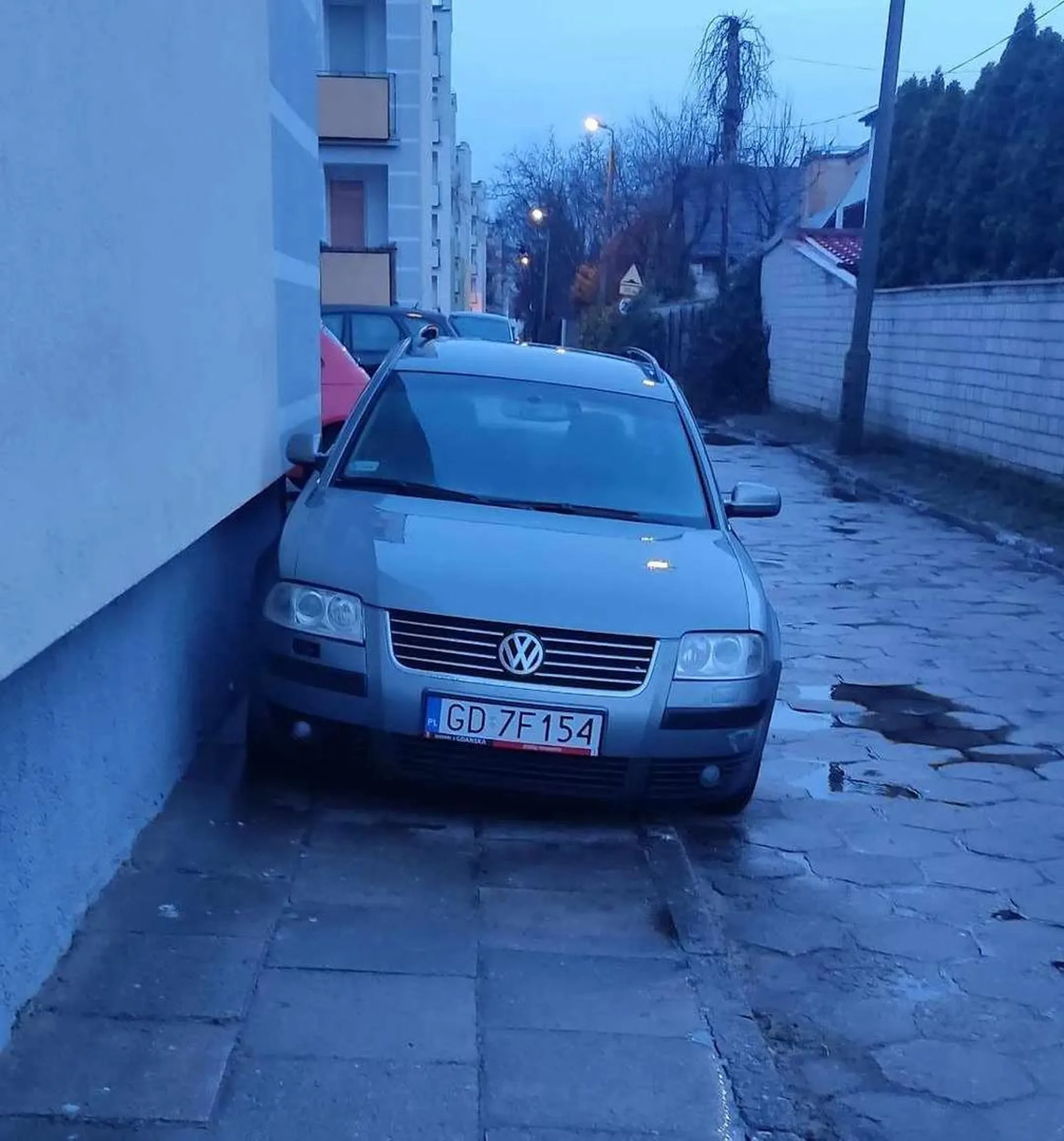 Cześć, nazywam się GD 7F154 i nie umiem parkować, mam w poważaniu pieszych, na drodze liczę się tylko JA