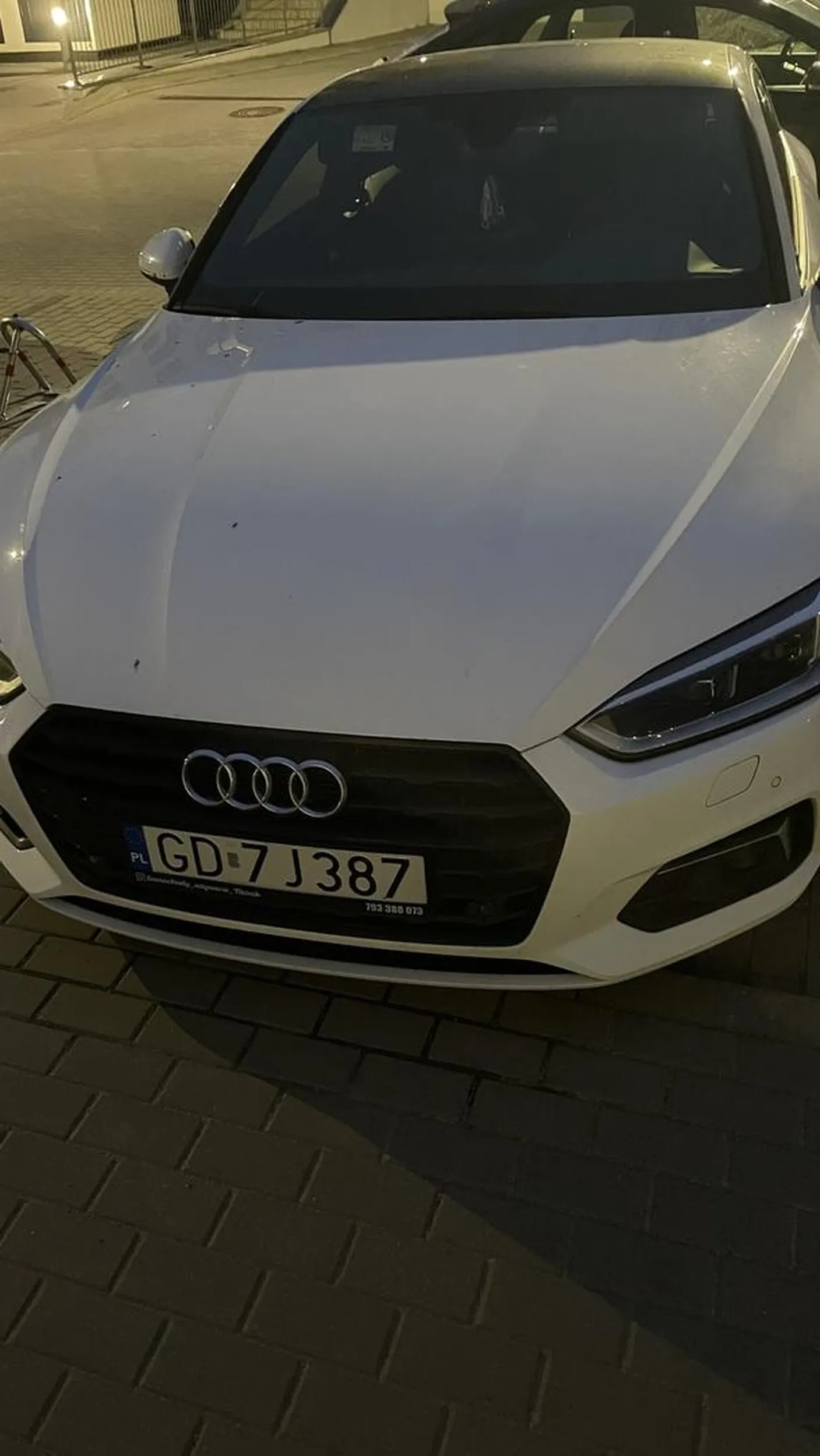 Parkuje na miejscach prywatnych, bo starczyło na Audi, ale parking lepiej krasc