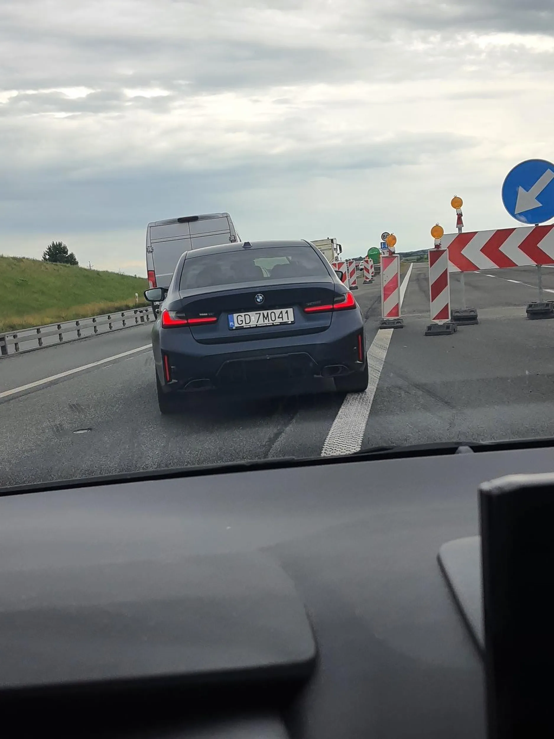 Nie zna przepisów dotyczących końca pasa, polecam się doszkolić i wziąć dodatkowe godziny