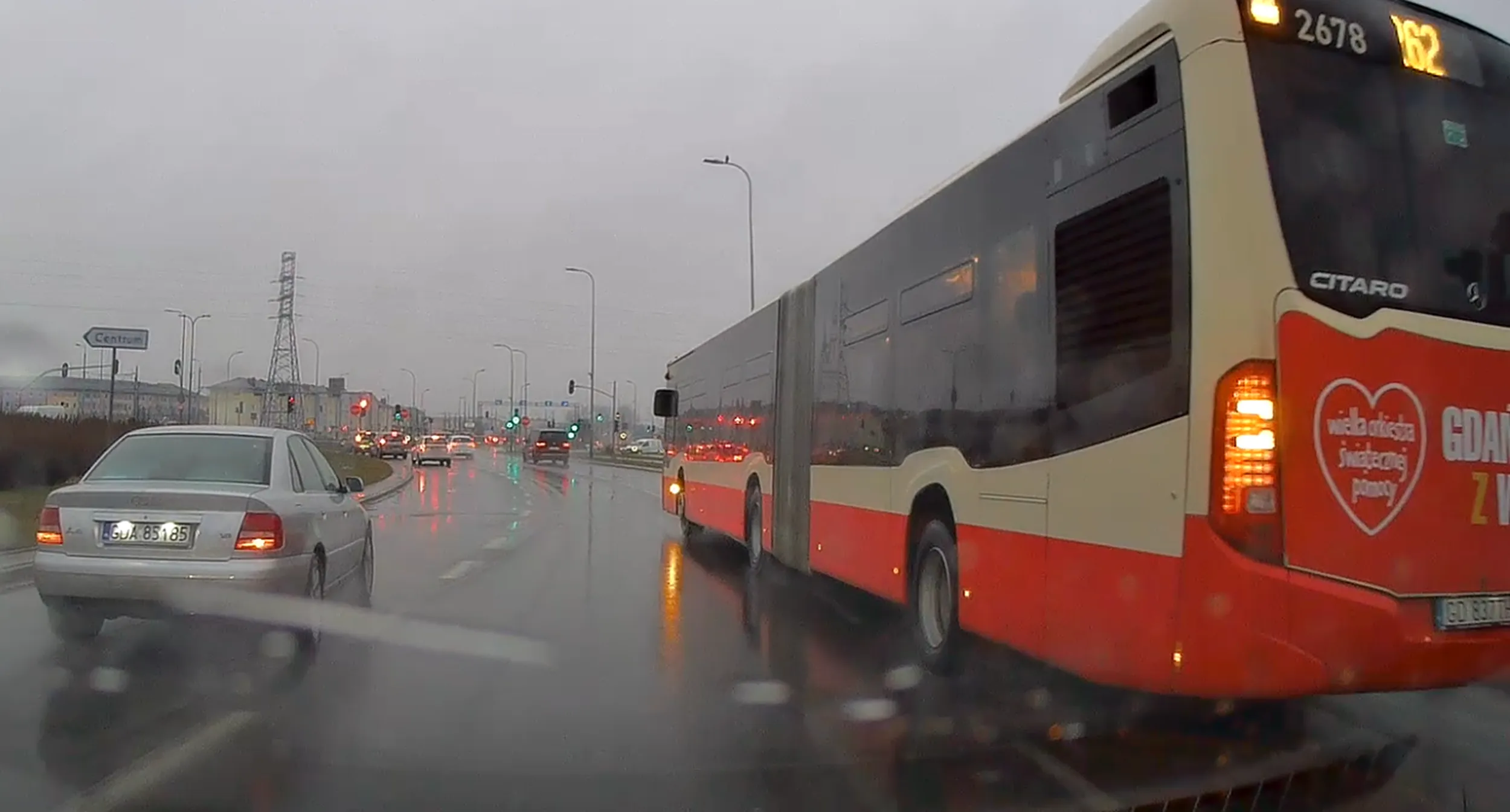 Nie pozdrawiam kierowcy autobusu, który spycha z pasa i mało co nie doprowadził do karambolu