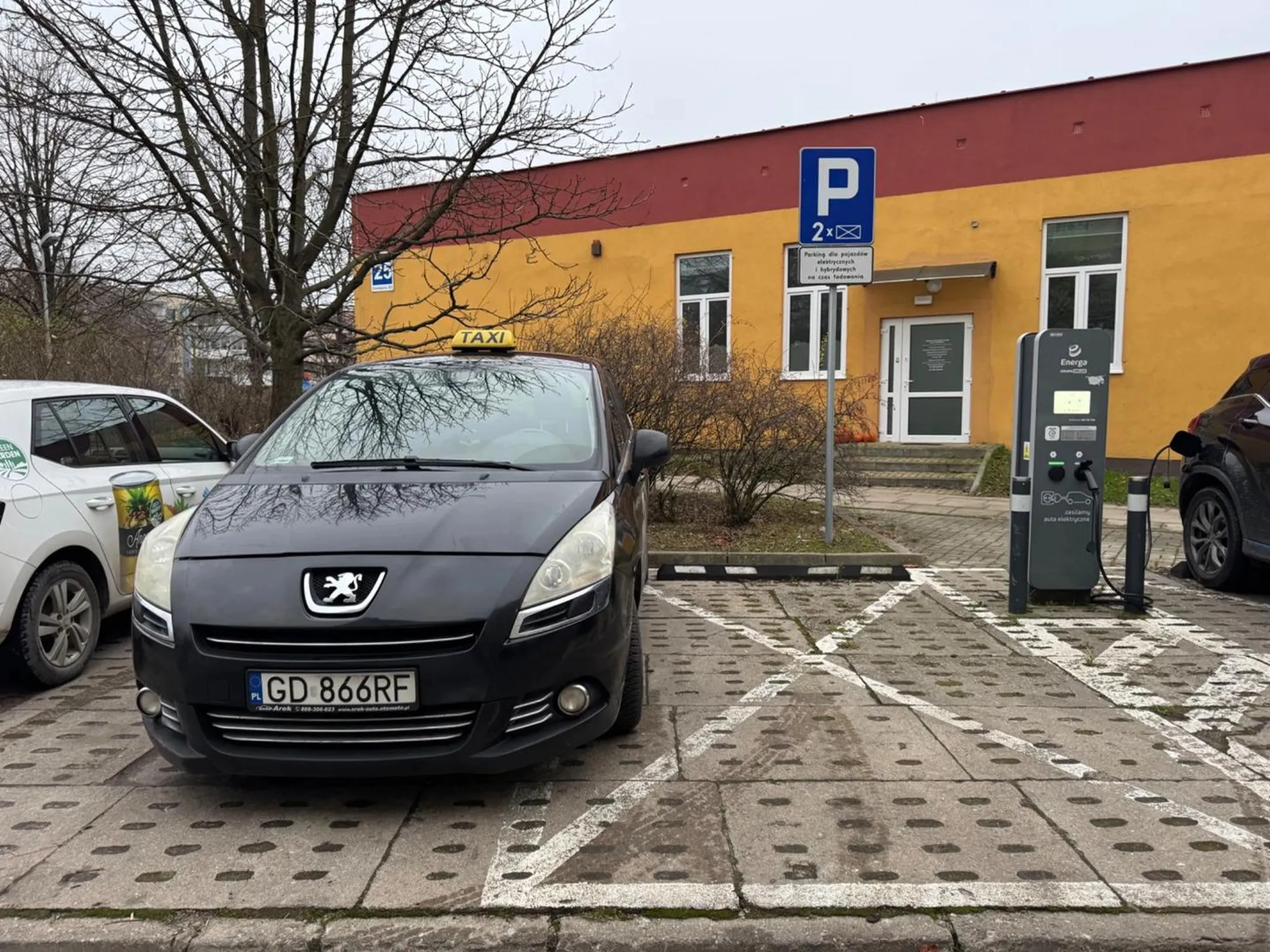 Przyjechałem podładować auto, a tu niespodzianka