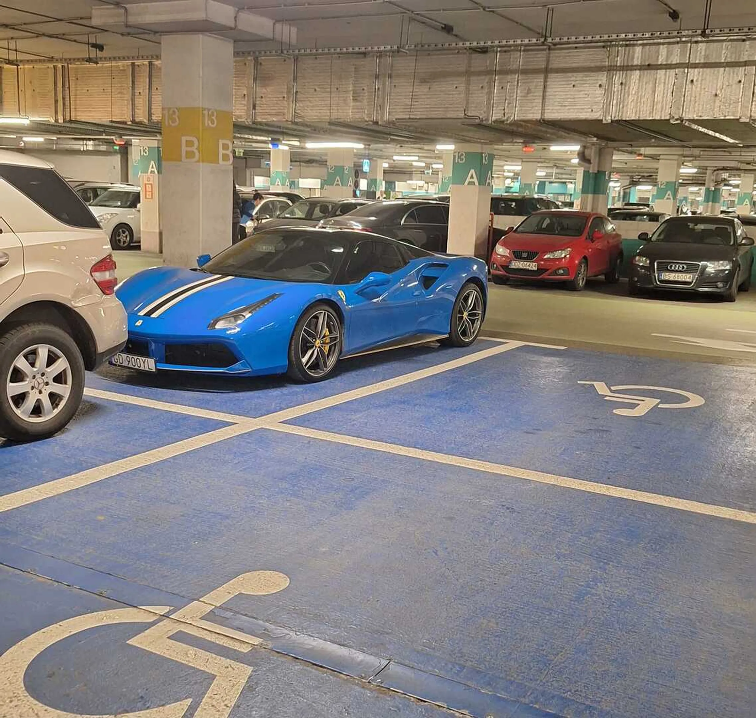 inteligent parkuje pod kolor miejsca