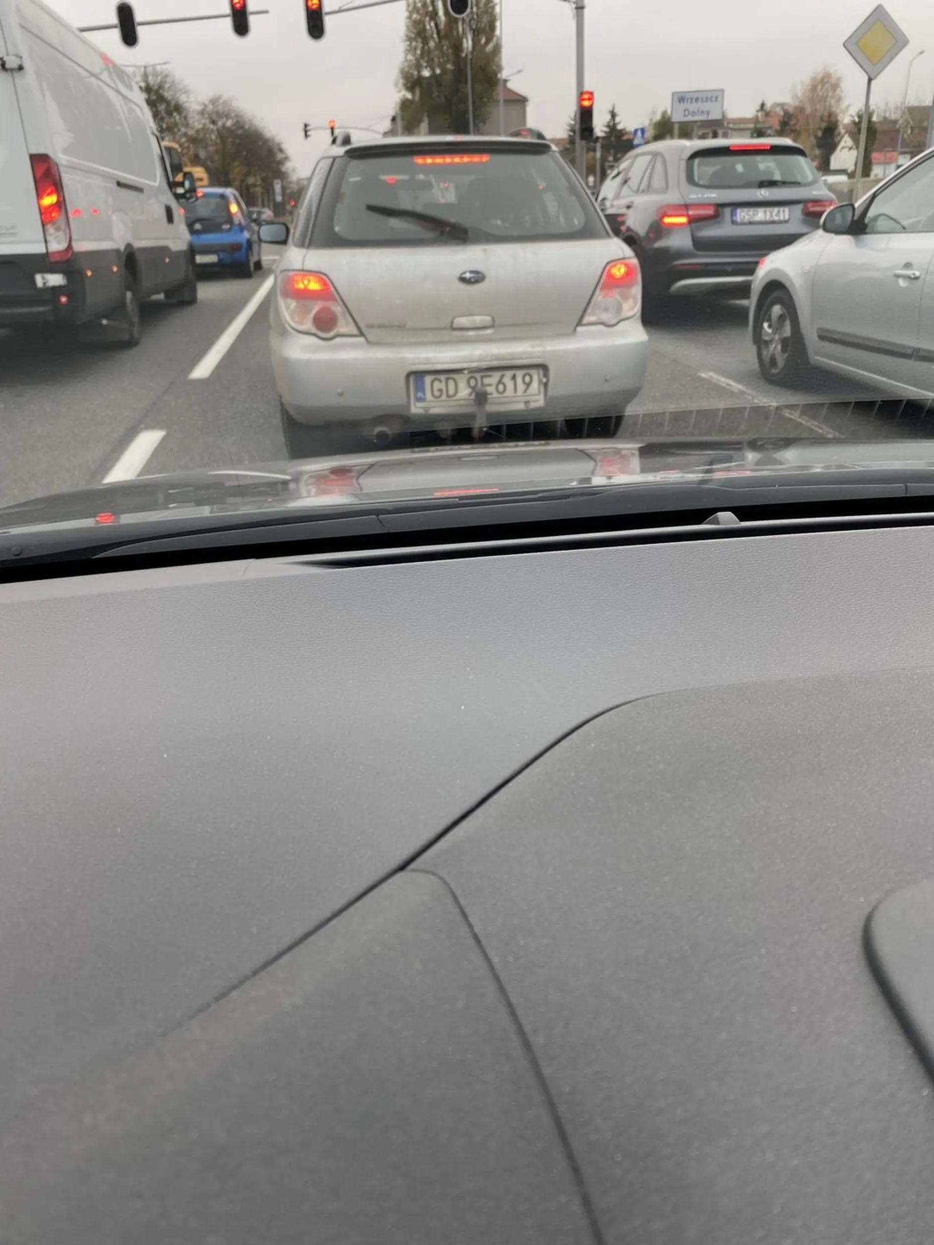 Świr i jeszcze raz świr, wymusza, stwarza zagrożenie, chory człowiek. Następnym razem nagram i wyślę na policję