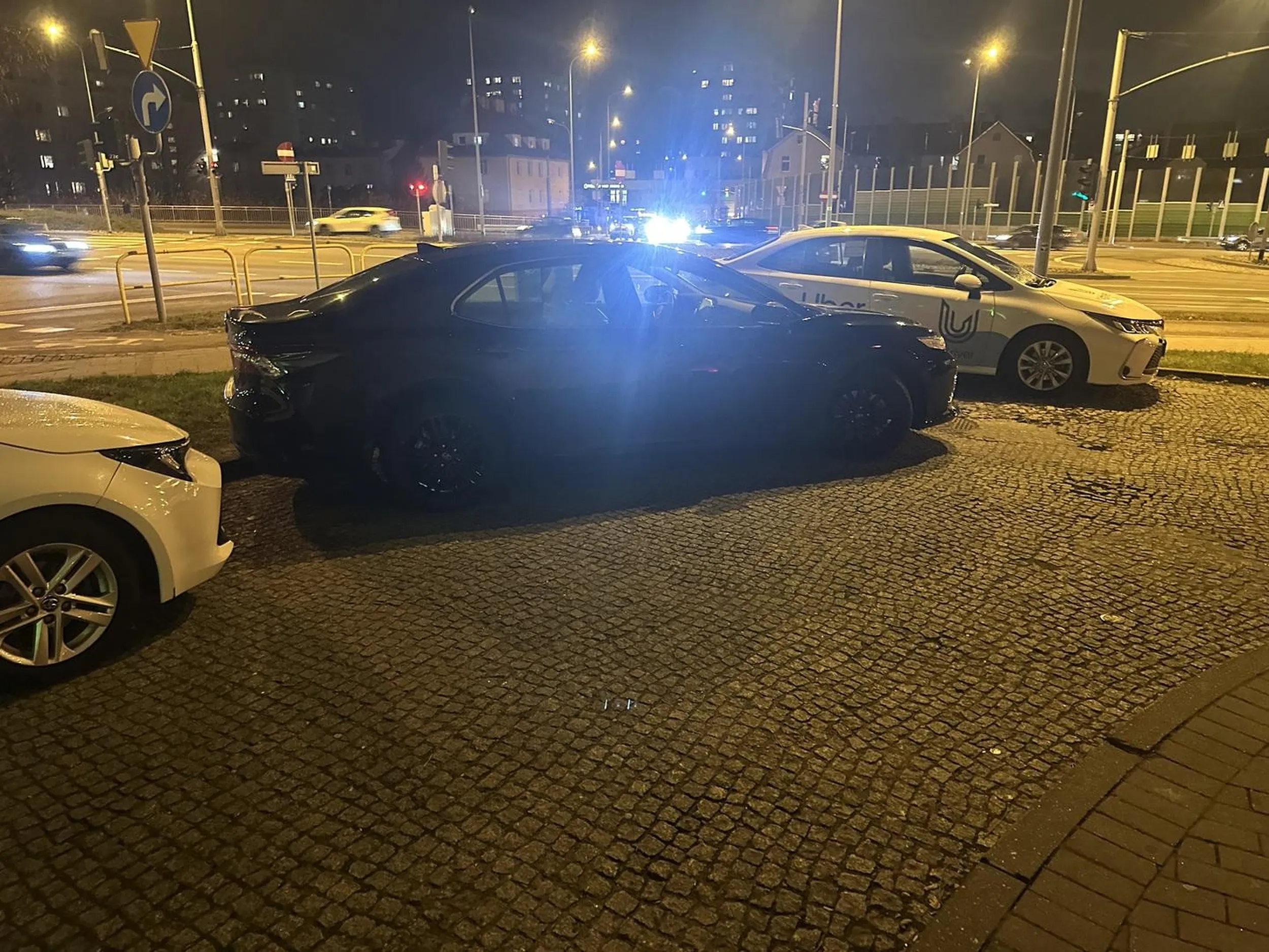 Zazdroszczę umiejętności cymbale. Następnym razem z przyjemnością chętnie wezwę lawetę na twój koszt i zostawię fakturę za zarysowaną felgę