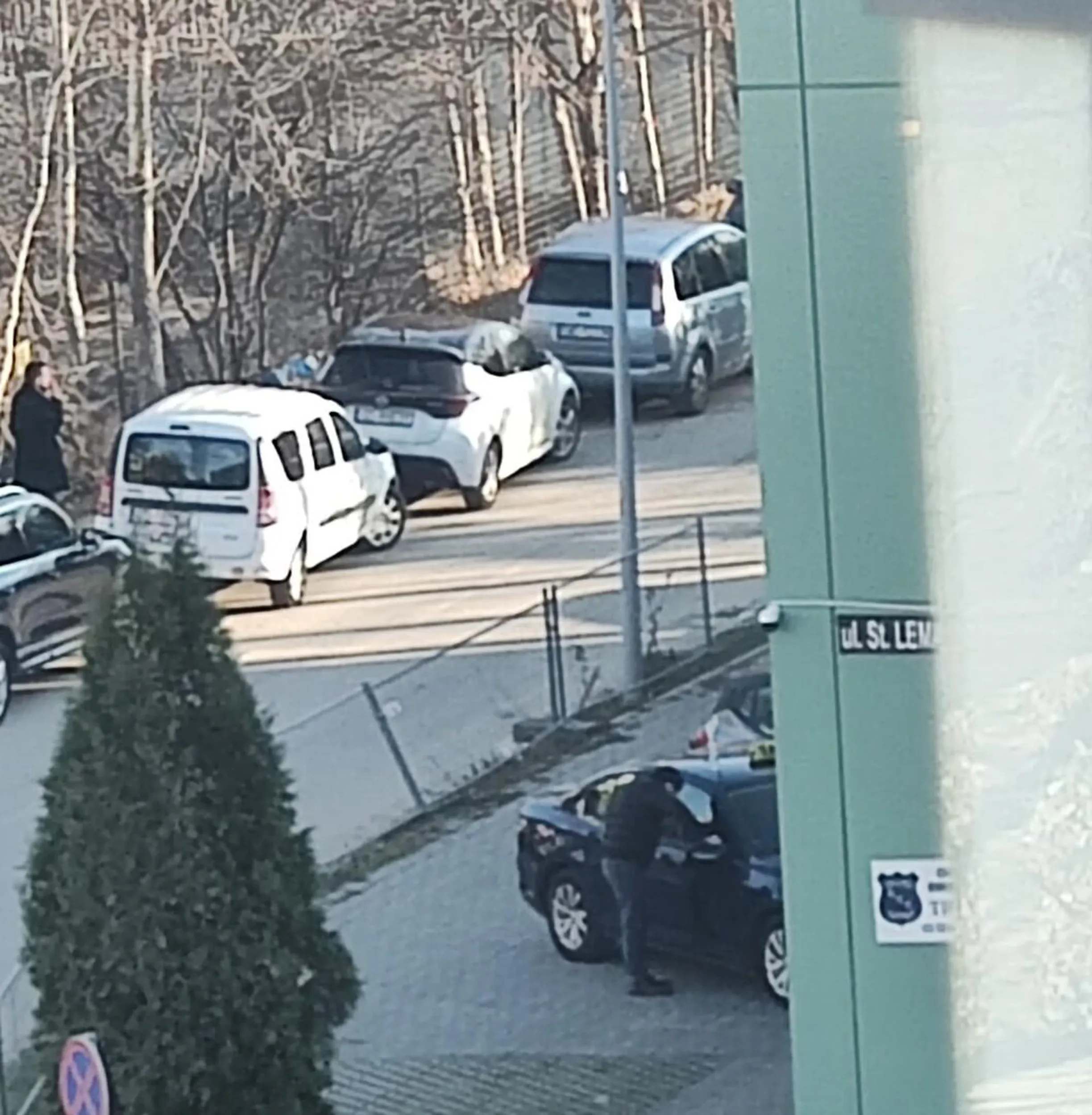 Piękne parkowanie na zakazie!