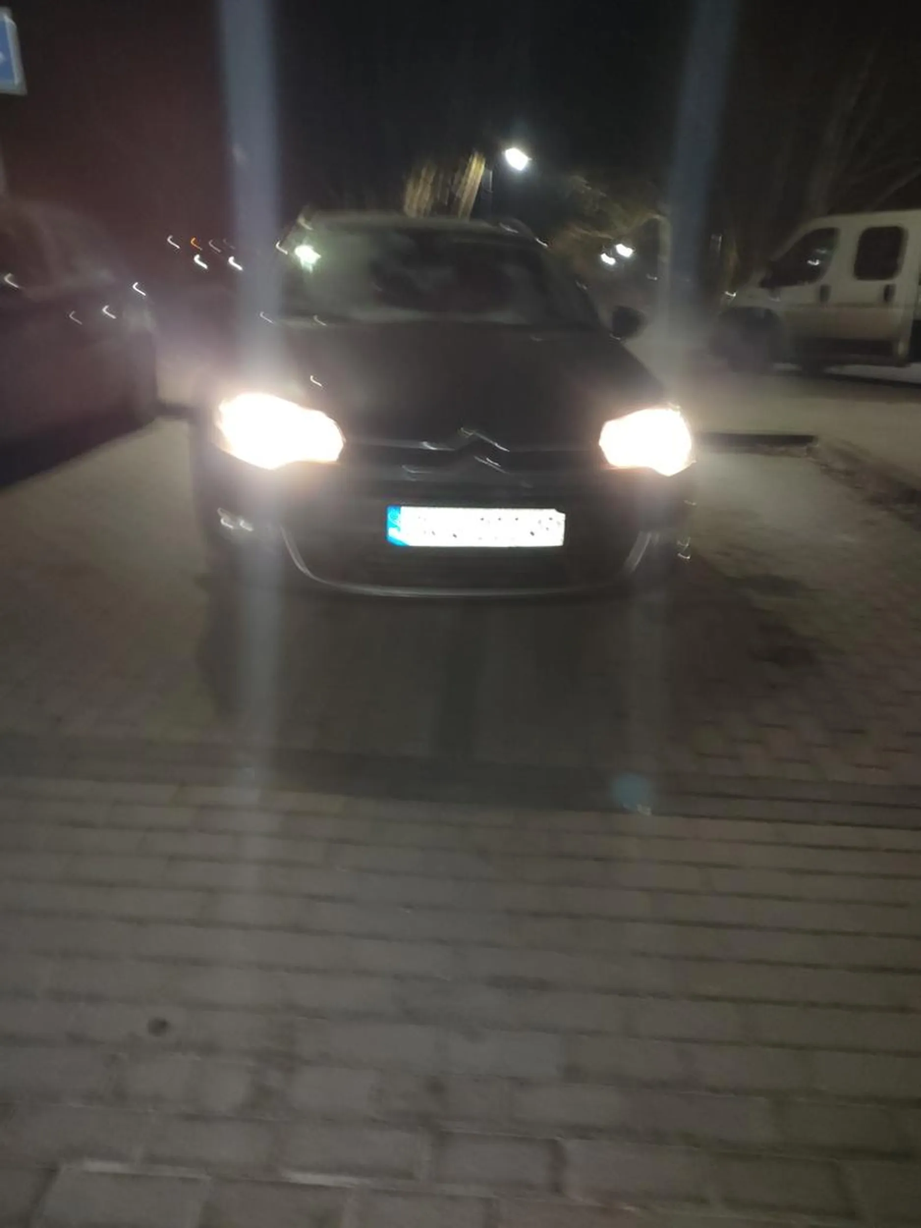 Zajmuje dwa miejsce.Brak karty inwalidzkiej