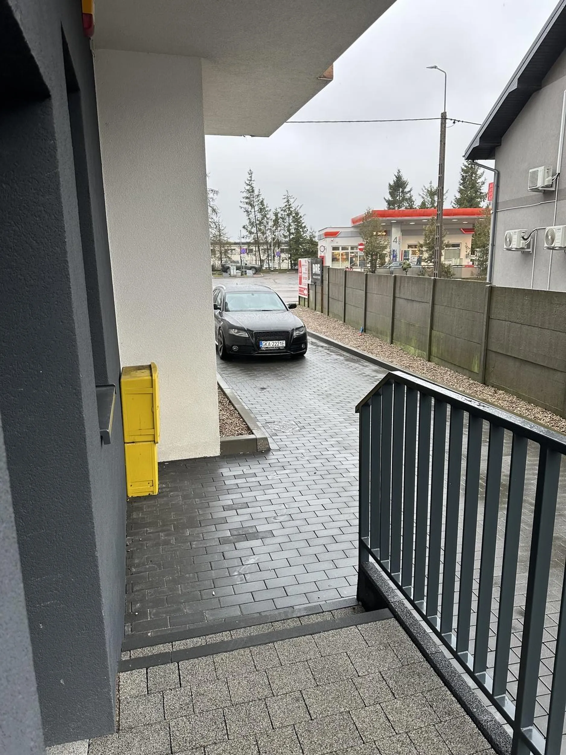 Blokowanie wyjazdu z parkingu oraz zastawienie drogi pożarowej!