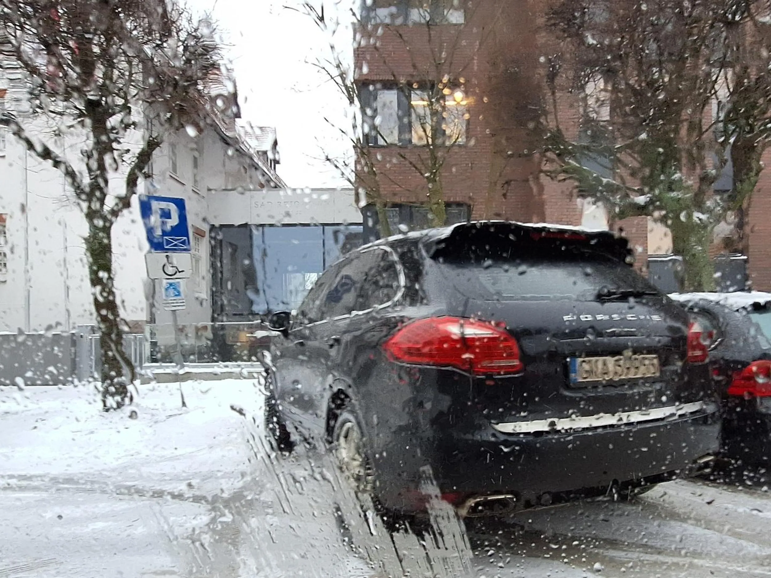 Karty inwalidy brak. Na porsche kasa była, na naukę już nie