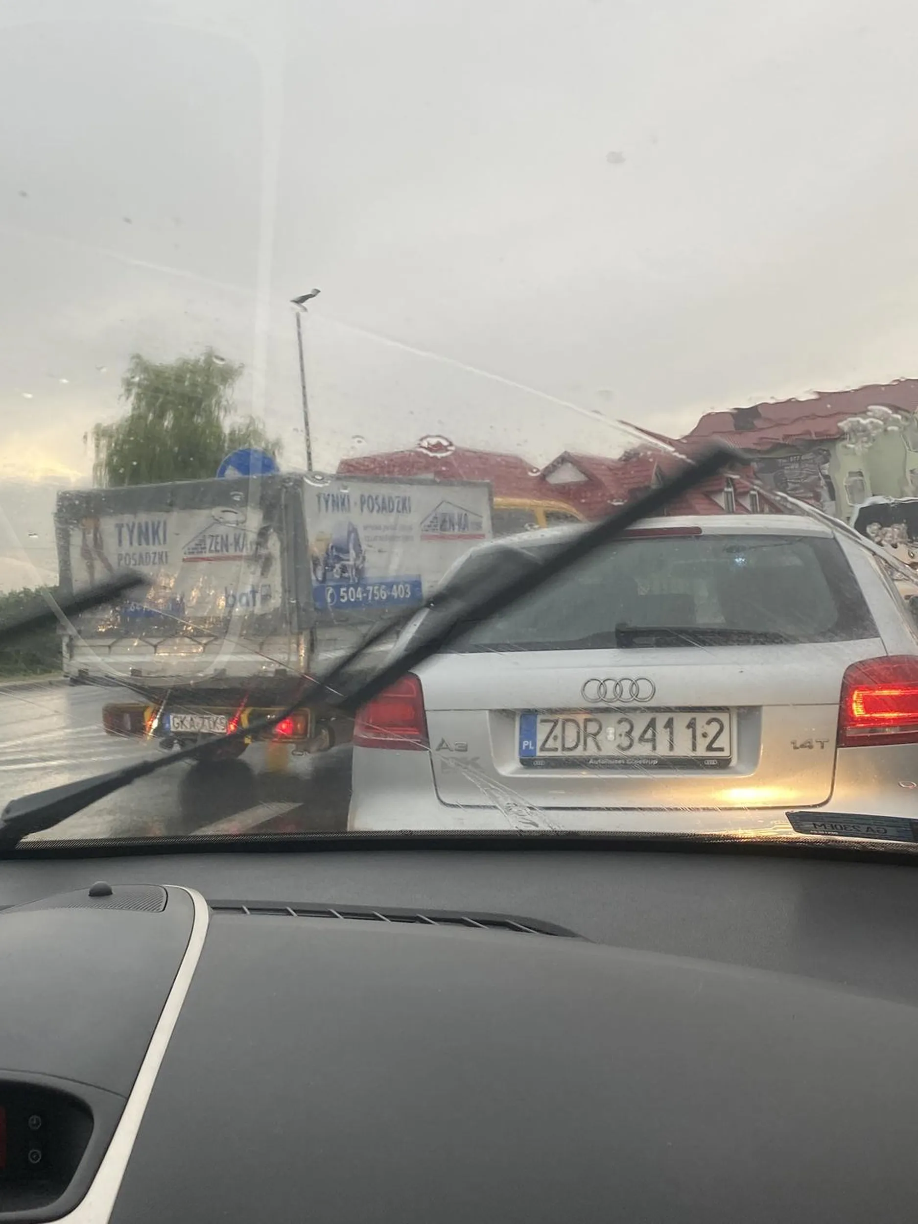 Kierowca 1 klasa wpierała się a widzi że nie ma miejsca