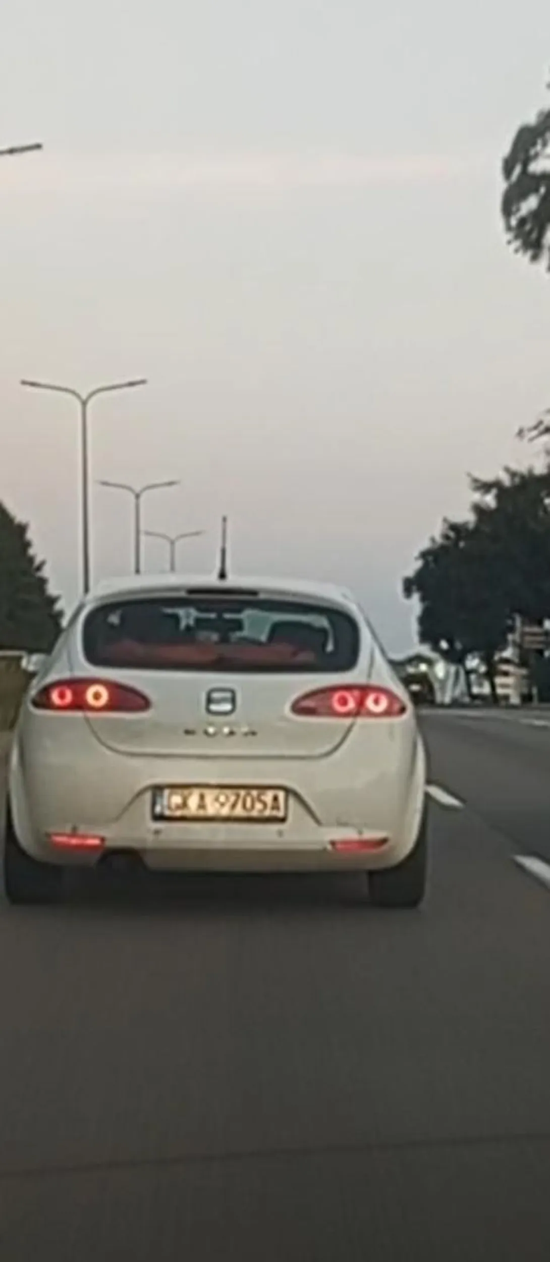 Król lewego pasa wszyscy go biorą prawym pasem a ten dalej się ślimaczy lewym