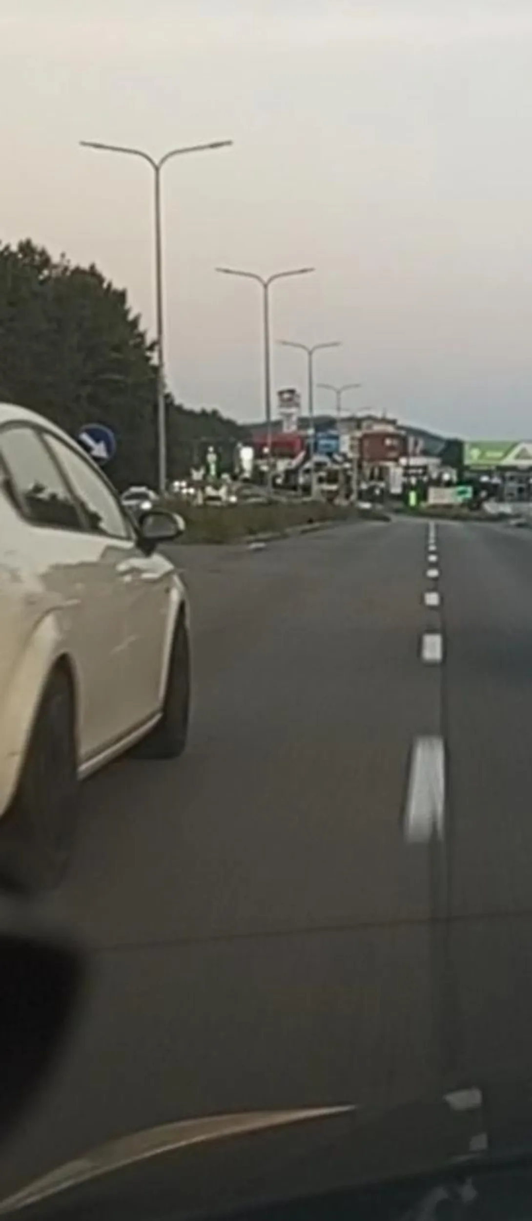 Król lewego pasa wszyscy go biorą prawym pasem a ten dalej się ślimaczy lewym