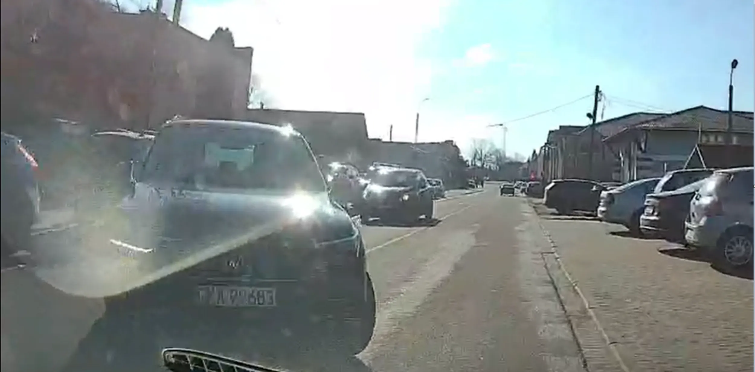 To że wrzucasz kierunkowskaz, to nie znaczy że z zyskujesz pierwszeństwo. Widać że GKA, pewnie pijany