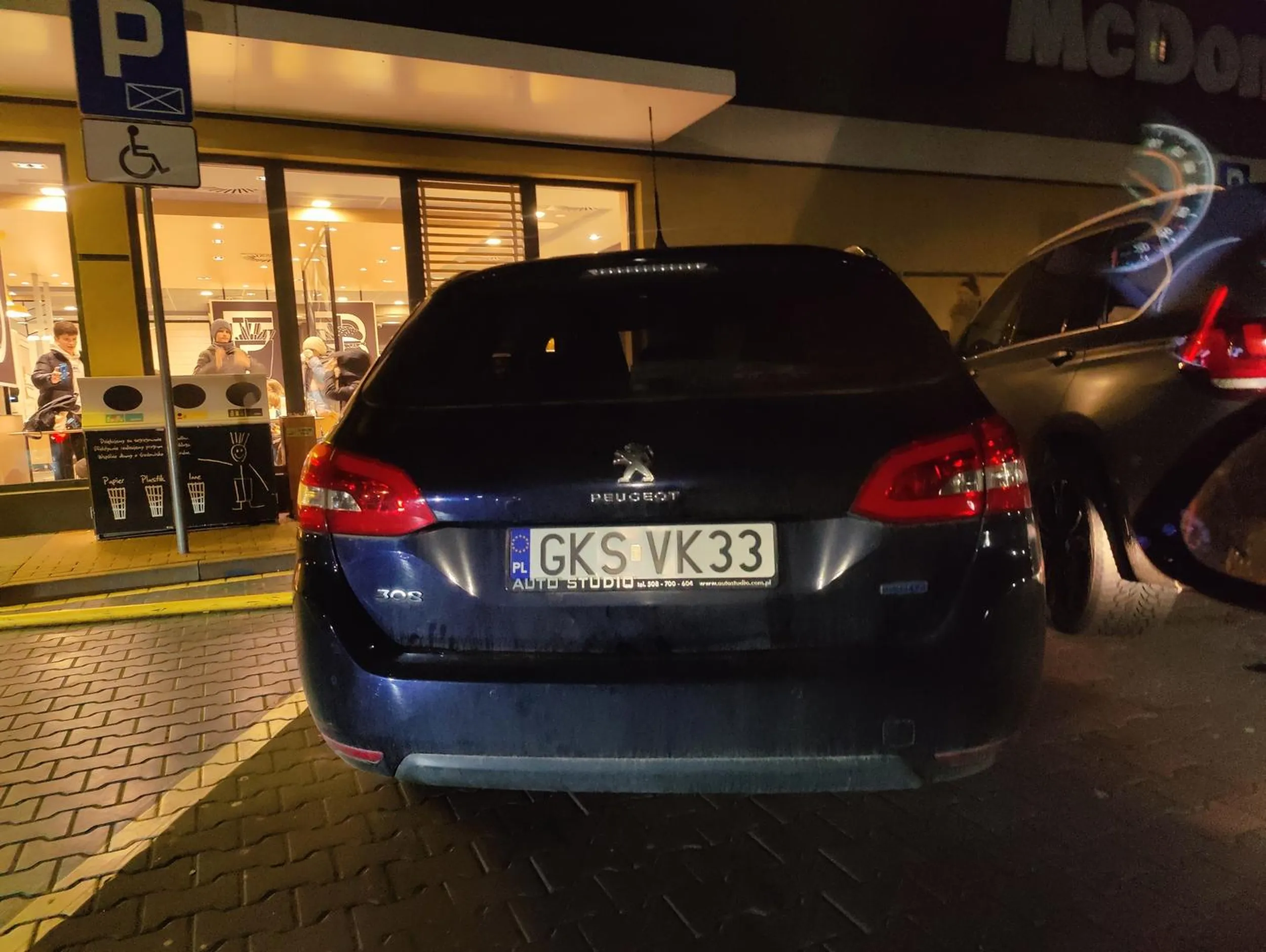 Parkowanie i zostawienie auta na miejscu zamów i odbierz ?