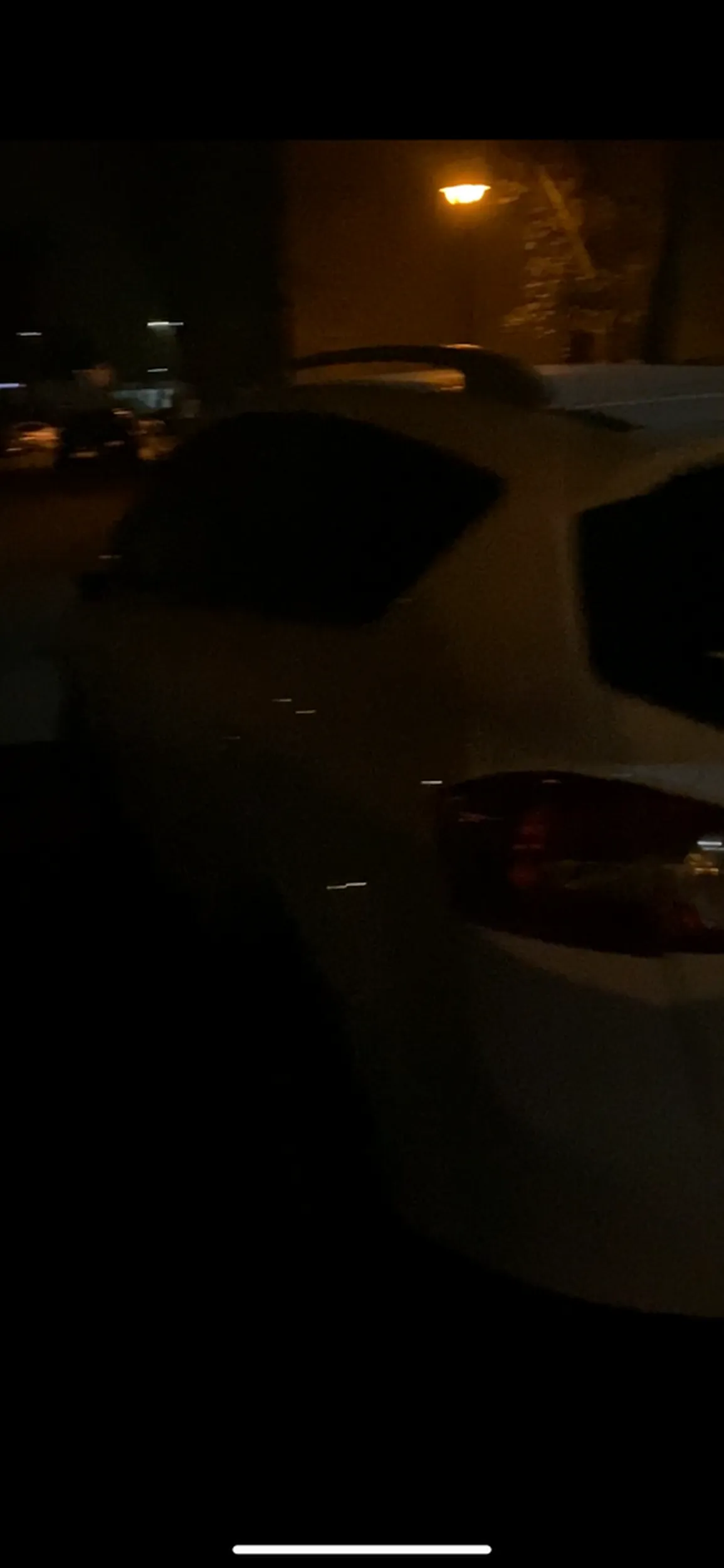 Kutas parkuje na wjedzie do parkingu na ul. Gospody nie da się wjechać na parking naucz się parkować nie zastawiając wjazdu pozdrawiam buźka ?