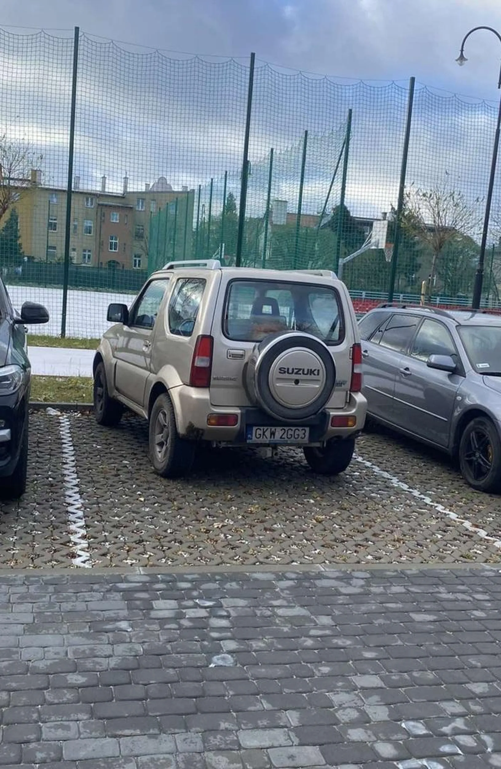 Nie umie prosto parkowac