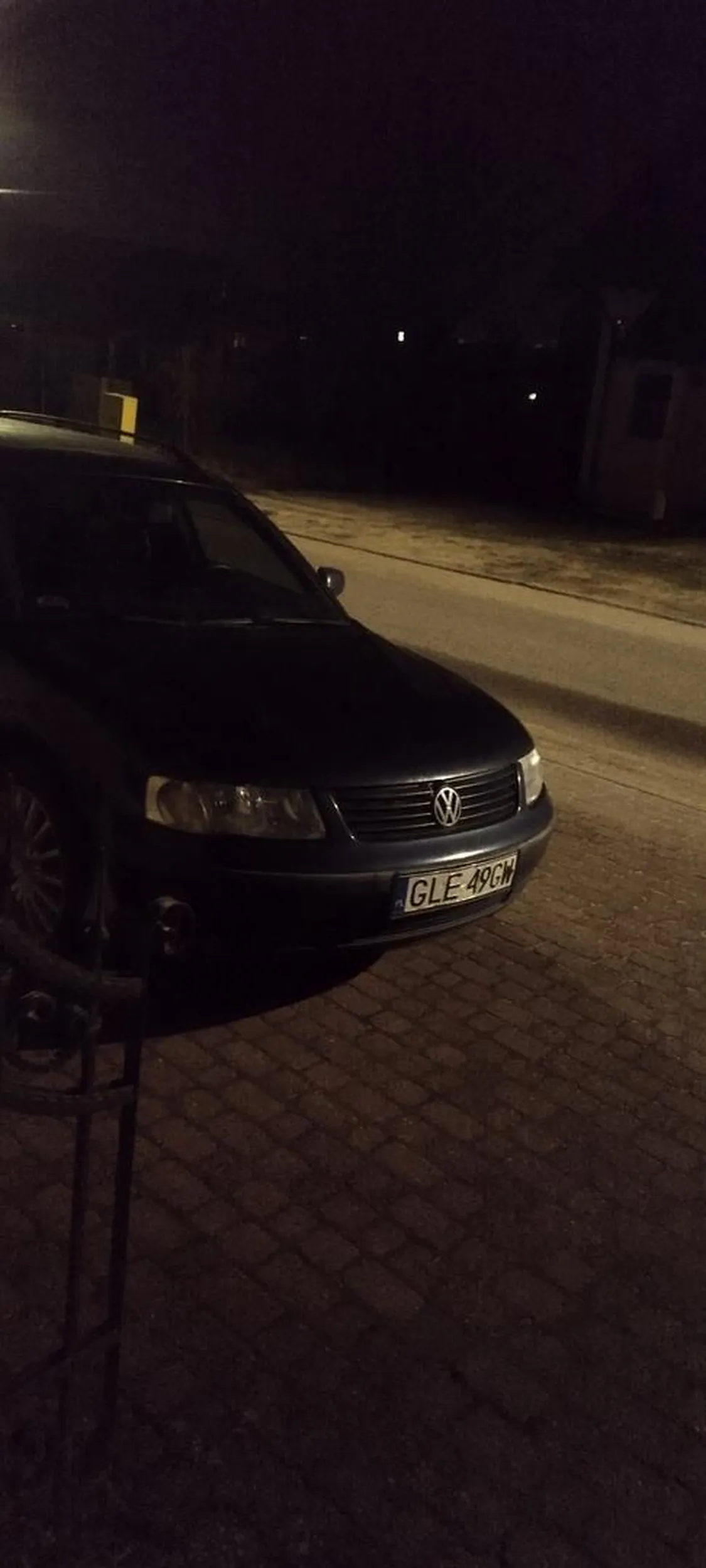 Parkowanie pod posesją.