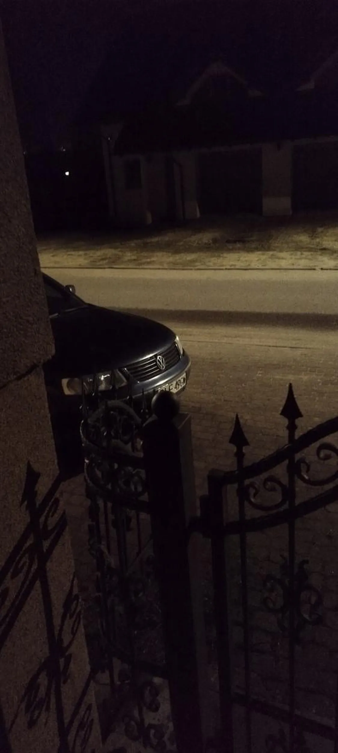 Parkowanie pod posesją.