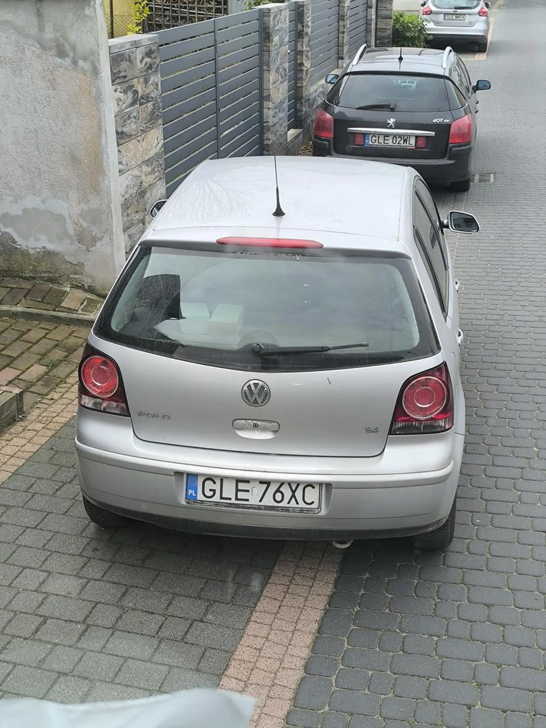 Nie pozdrawiam pani która zaparkowała w sposób który uniemożliwiał przejazd ciężarówki choć było miejsce żeby zaparkować normalnie ..