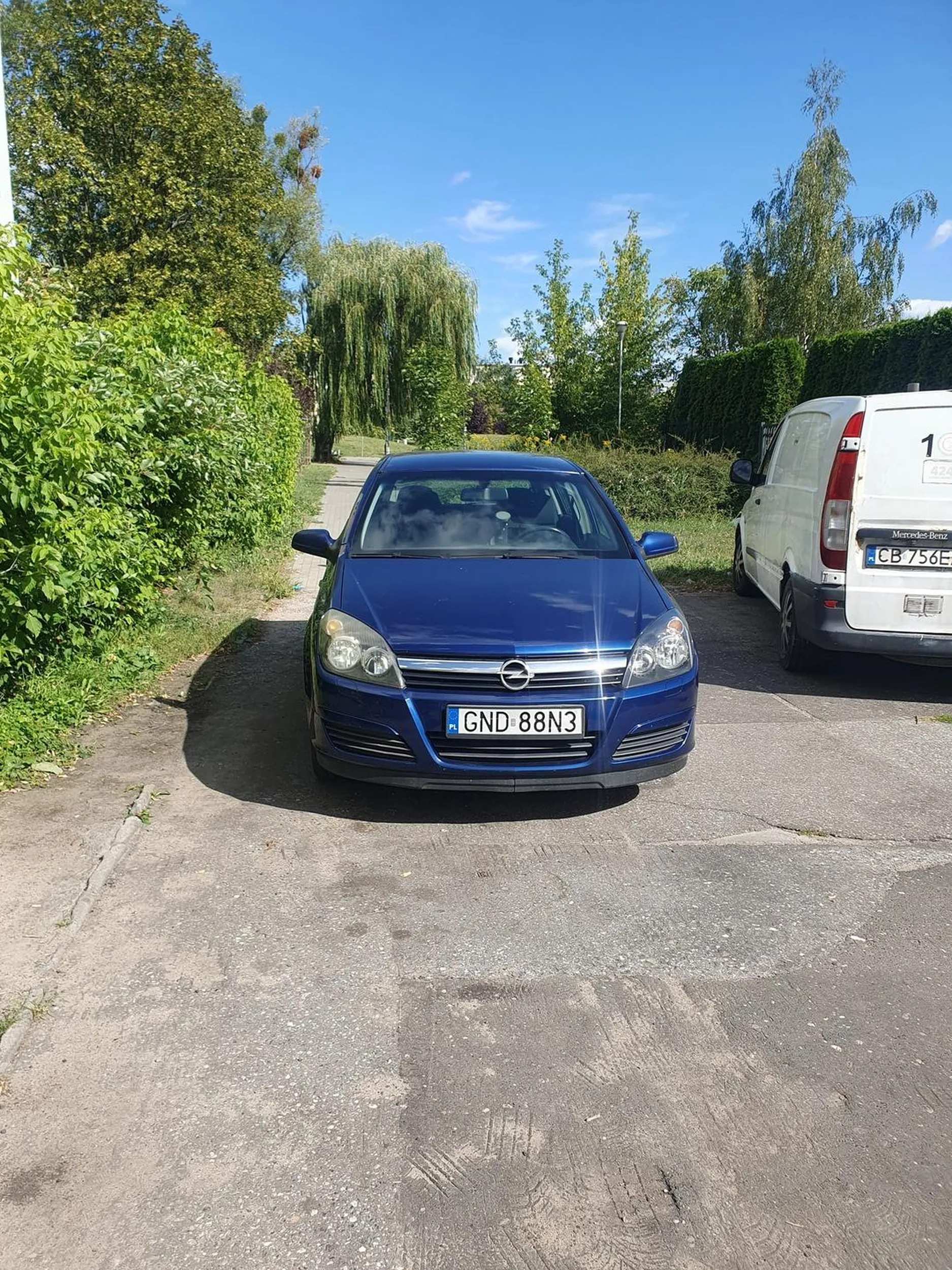 Serio? Trzeba bylo bokiem stanąc bo ludzie na wózkach inwalidzkich maja jakoś szanse przejechać... Żałosne