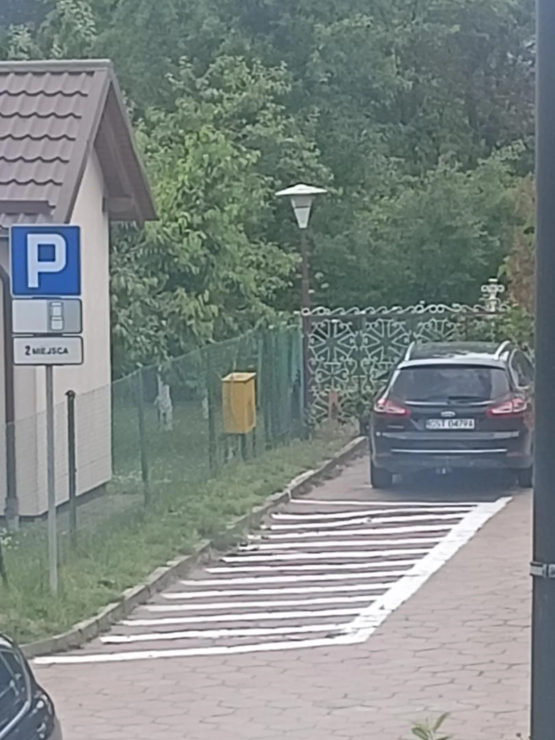 Pan magister inżynier robi wszystkim pod górkę bo mu się nie podoba jak ktoś parkuje na jego miejscu. Nie pozdrawiam