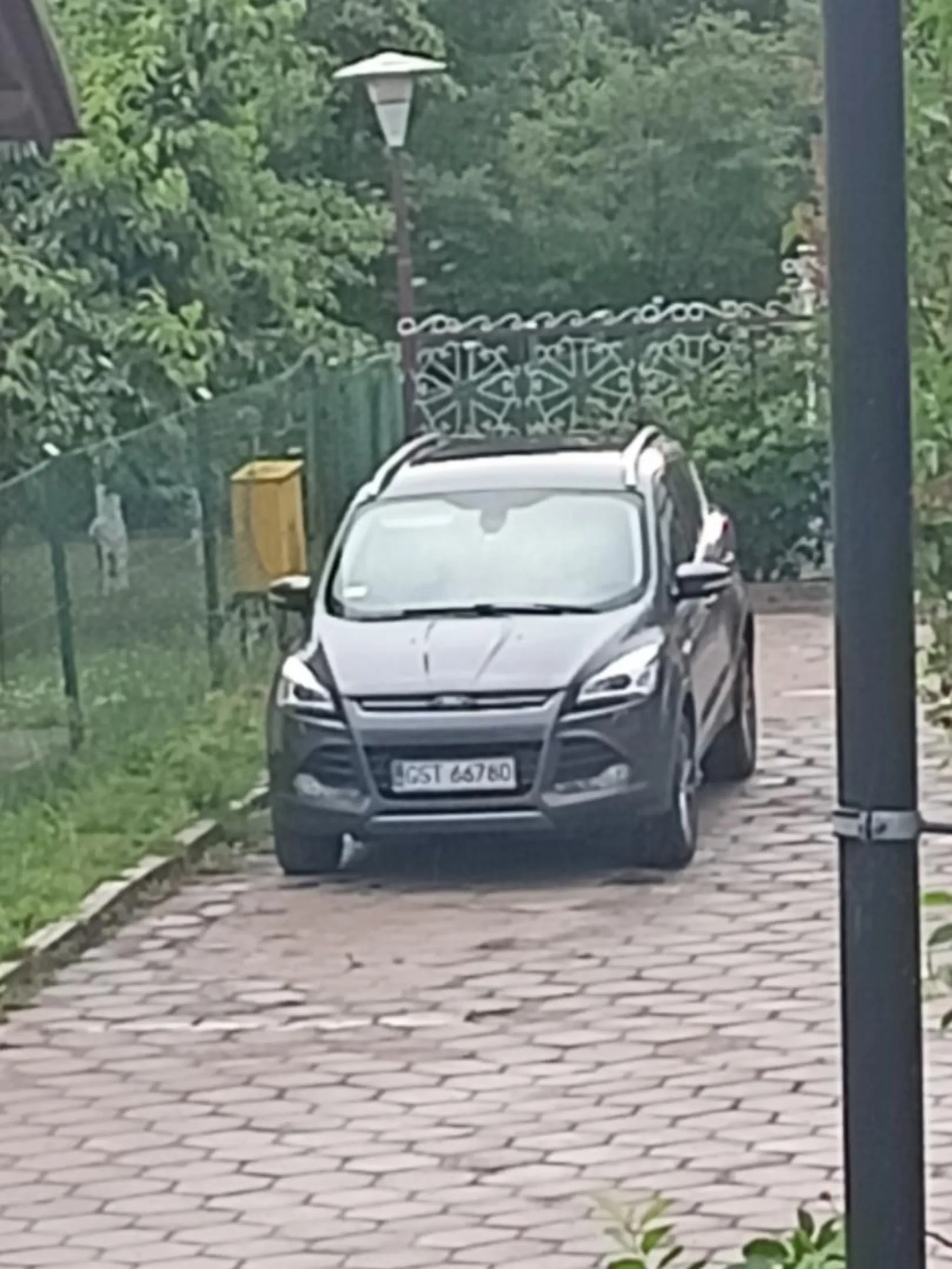 Sprytny kierowca co sobie miejsca rezerwuję