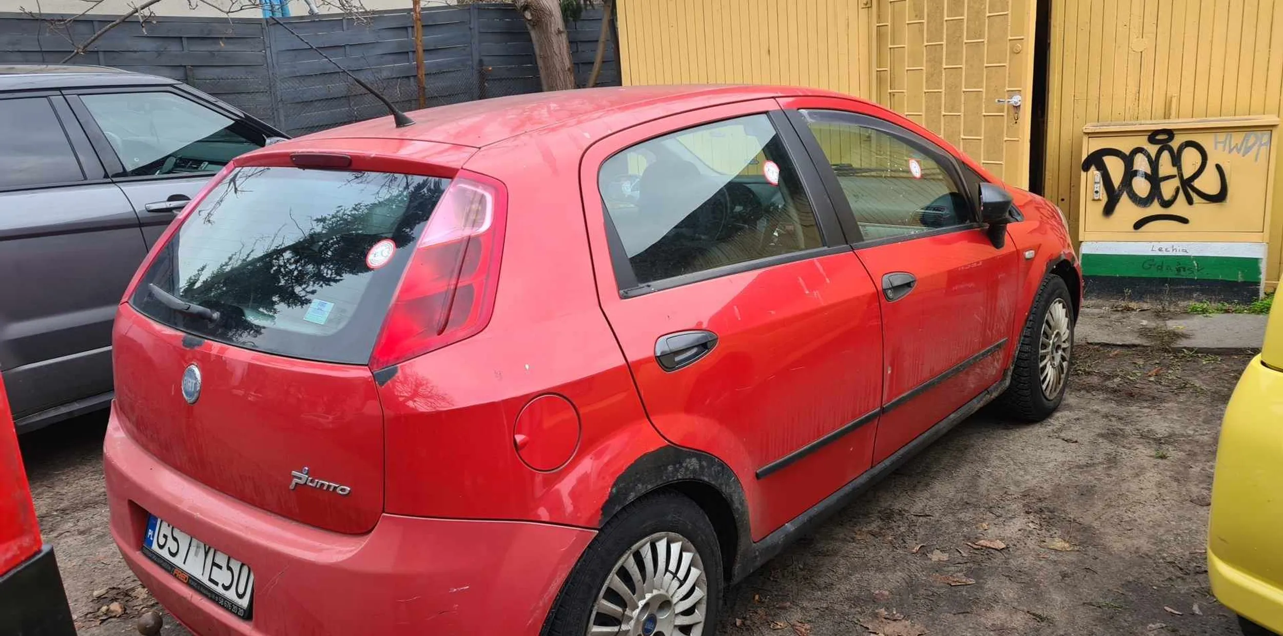 Bezmozg pisze  dostawy a parkuje dostał karnego kutasa uwazajcie na niego