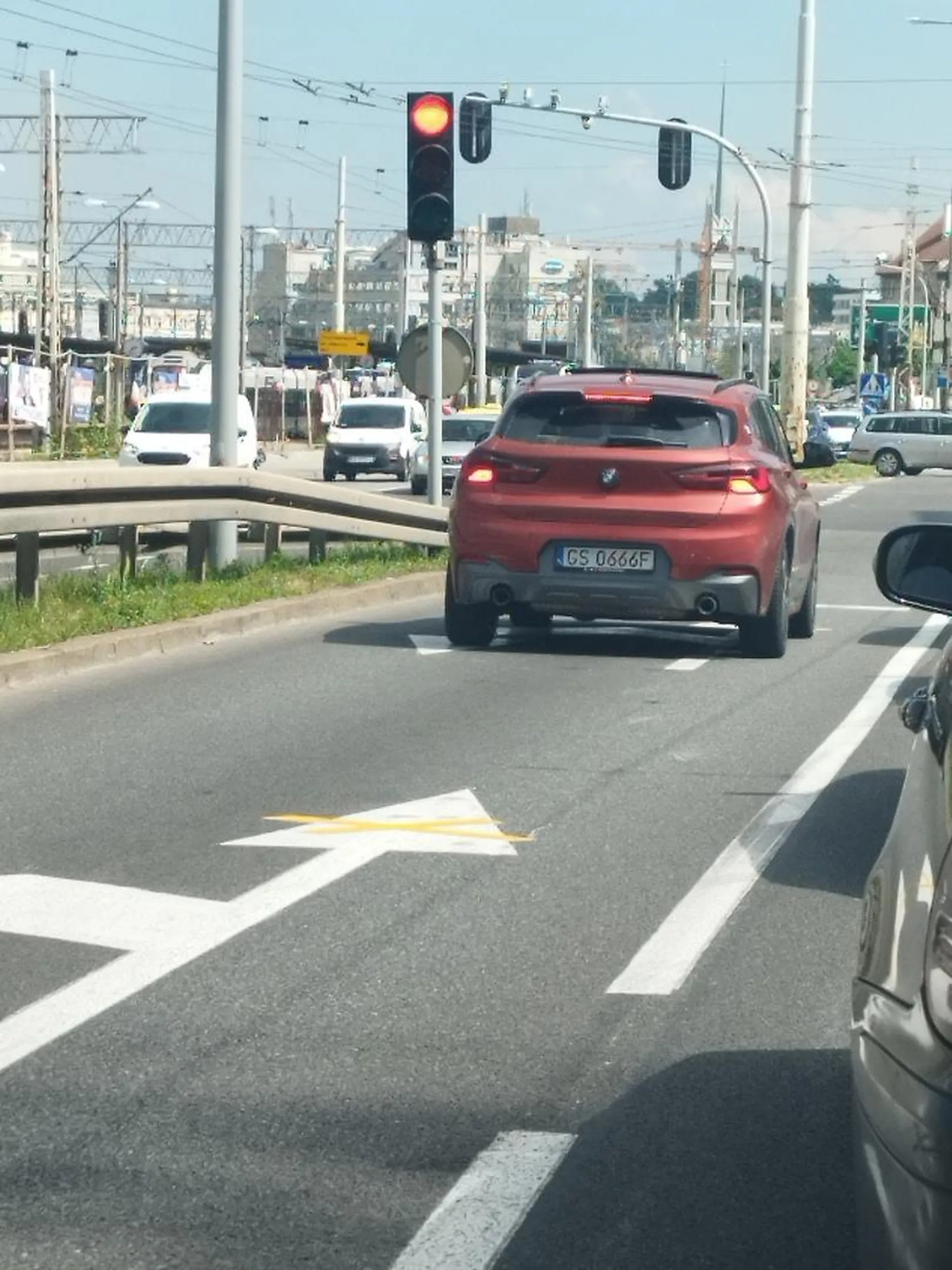 Nie sadziłem ze jeszcze ktos tak jeżdzi w 2024. Zatoczka, pasem do skrętu, pasem wyłaczonym z ruchu.. Spadówa z Gdyni!