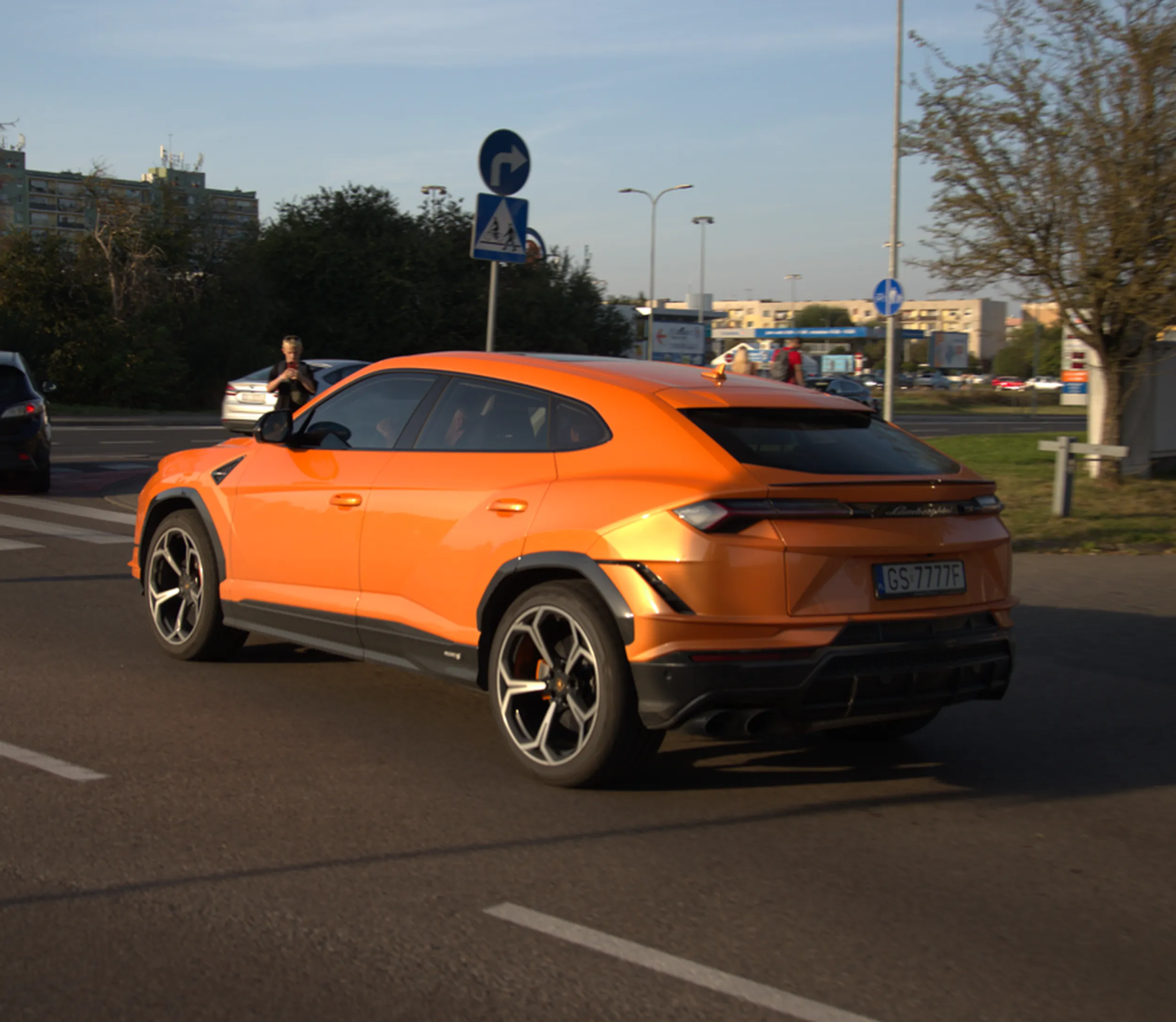 Właściciel zatrąbił oraz pokazał faka po tym jak chciałem fotki porobić jak jedzie ):