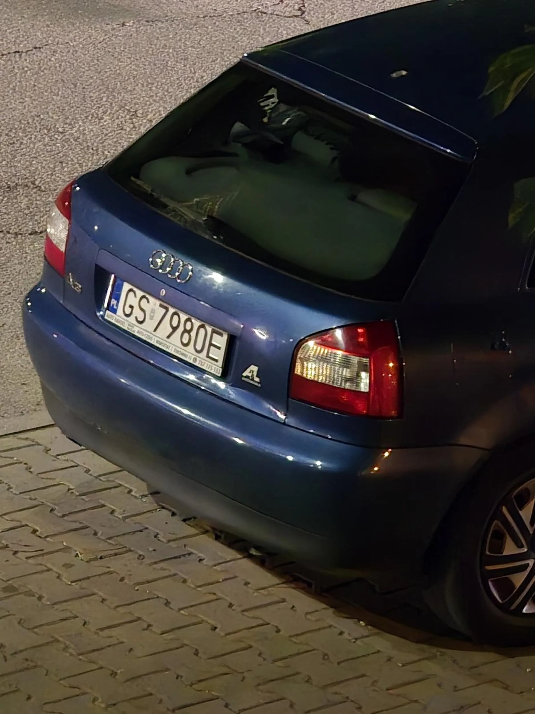 Jak długo można!! Chłopie dziennie jeździsz tam i z powrotem z 4 razy po katowickiej w Świętochłowicach,koleś zrób sobie tłumik!!! Bo nie brzmisz jak V8 a jak maszynka do popcornu.