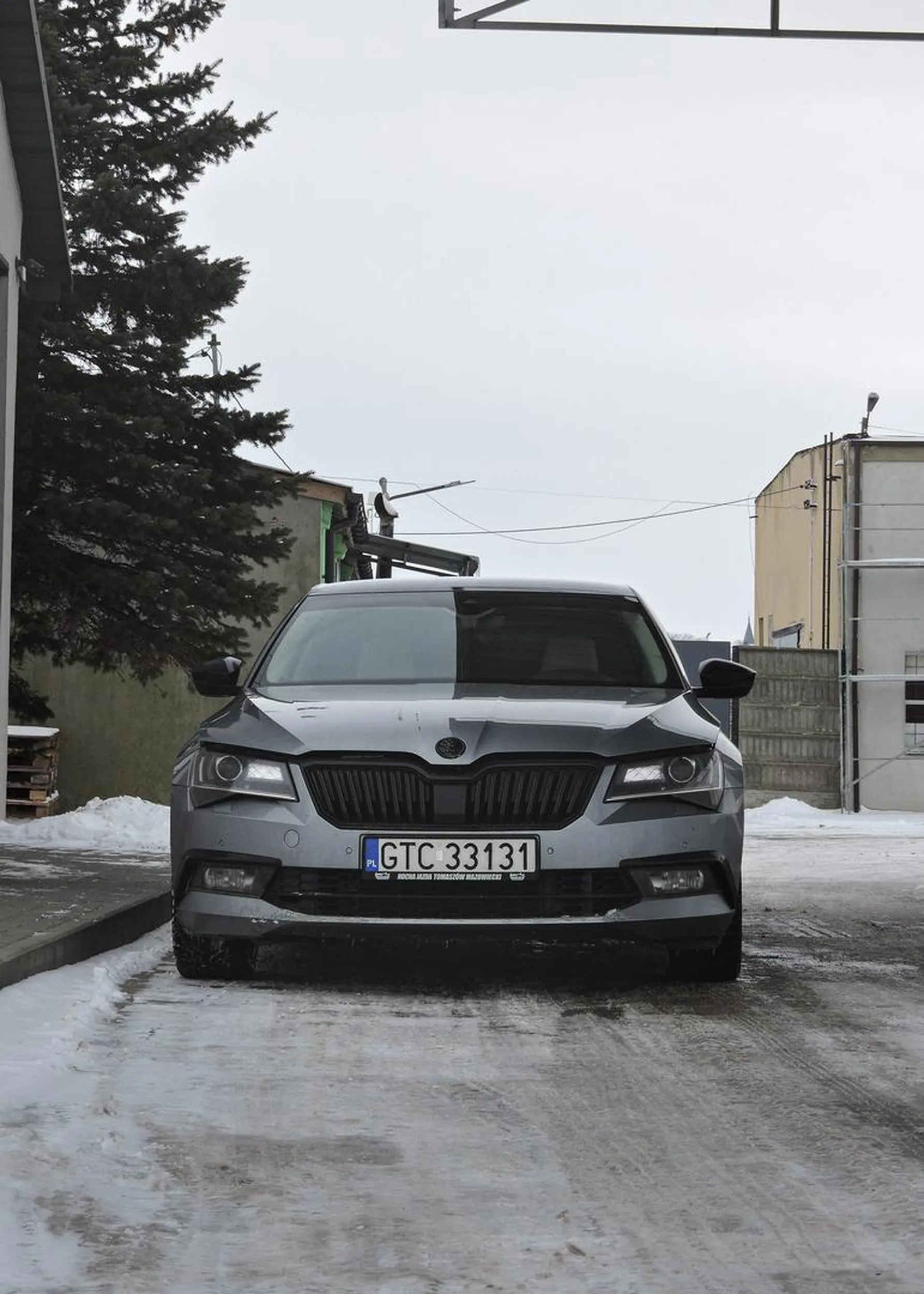 Kierowca dobrze użytkuje furkę pozdrawiam