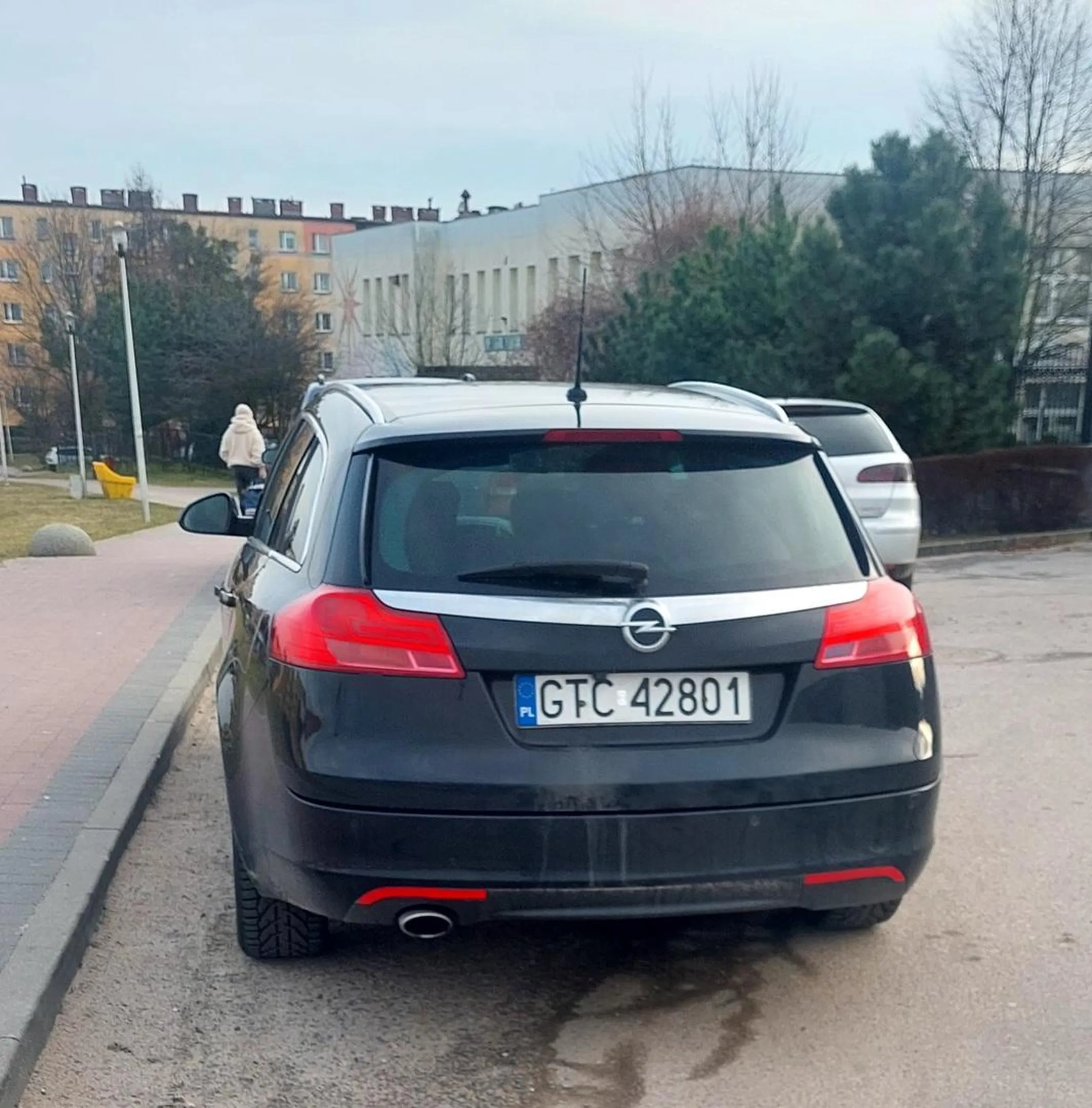 Niedopałki papierosów wyrzuca się do śmierci, a nie na ulicę brudasie!