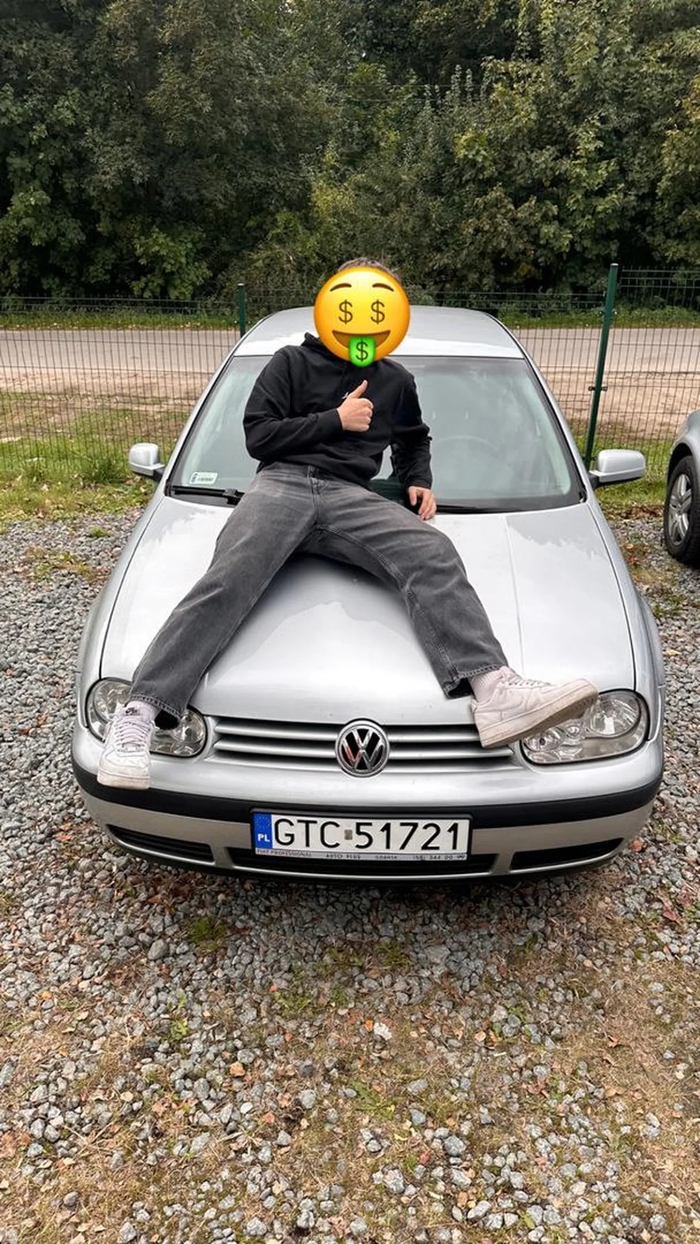 Chój we mnie zajebał na parkingu nie pozdrawiałam rudy się poczuł za bardzo i w pizdę na zimnym dał