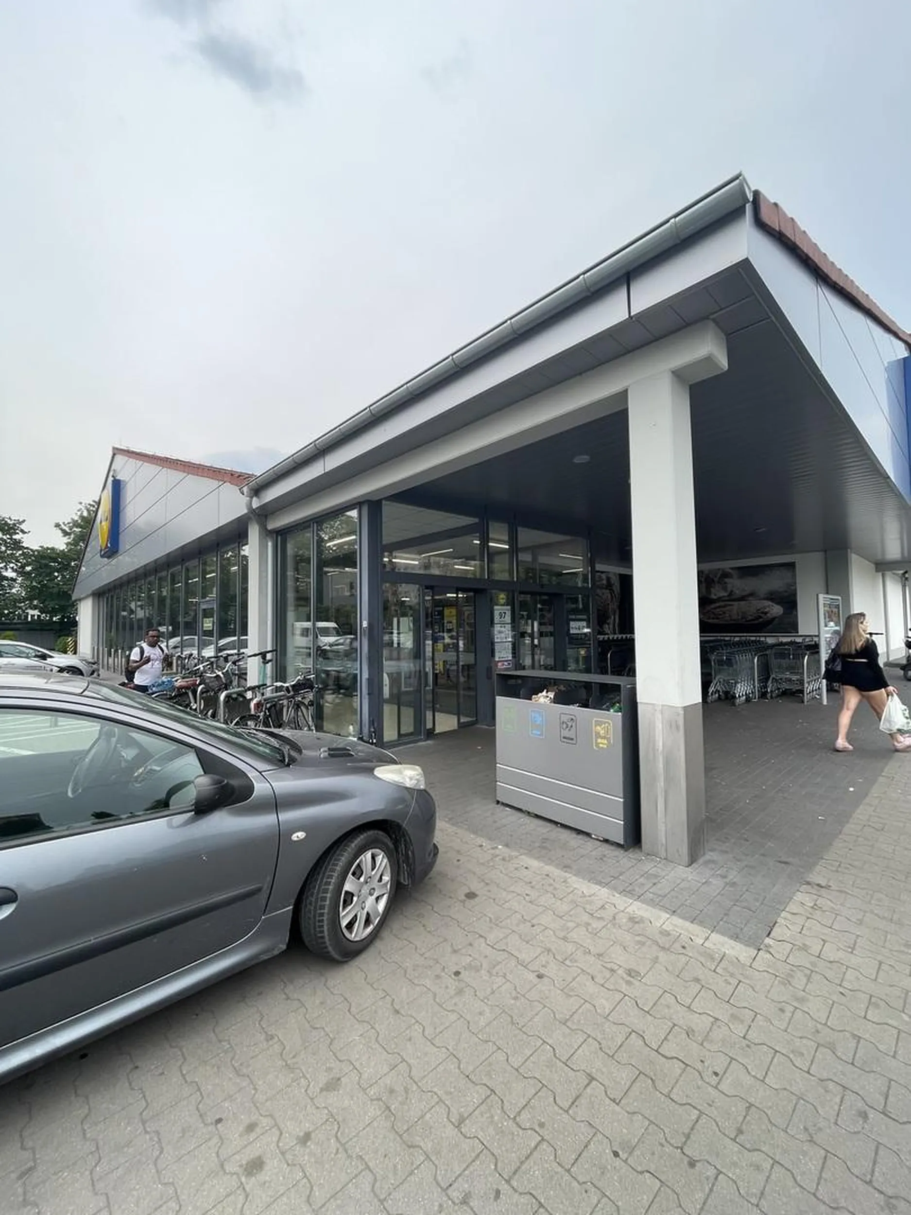 Następnym razem do środka najlepiej wjechać, po co się ograniczać?