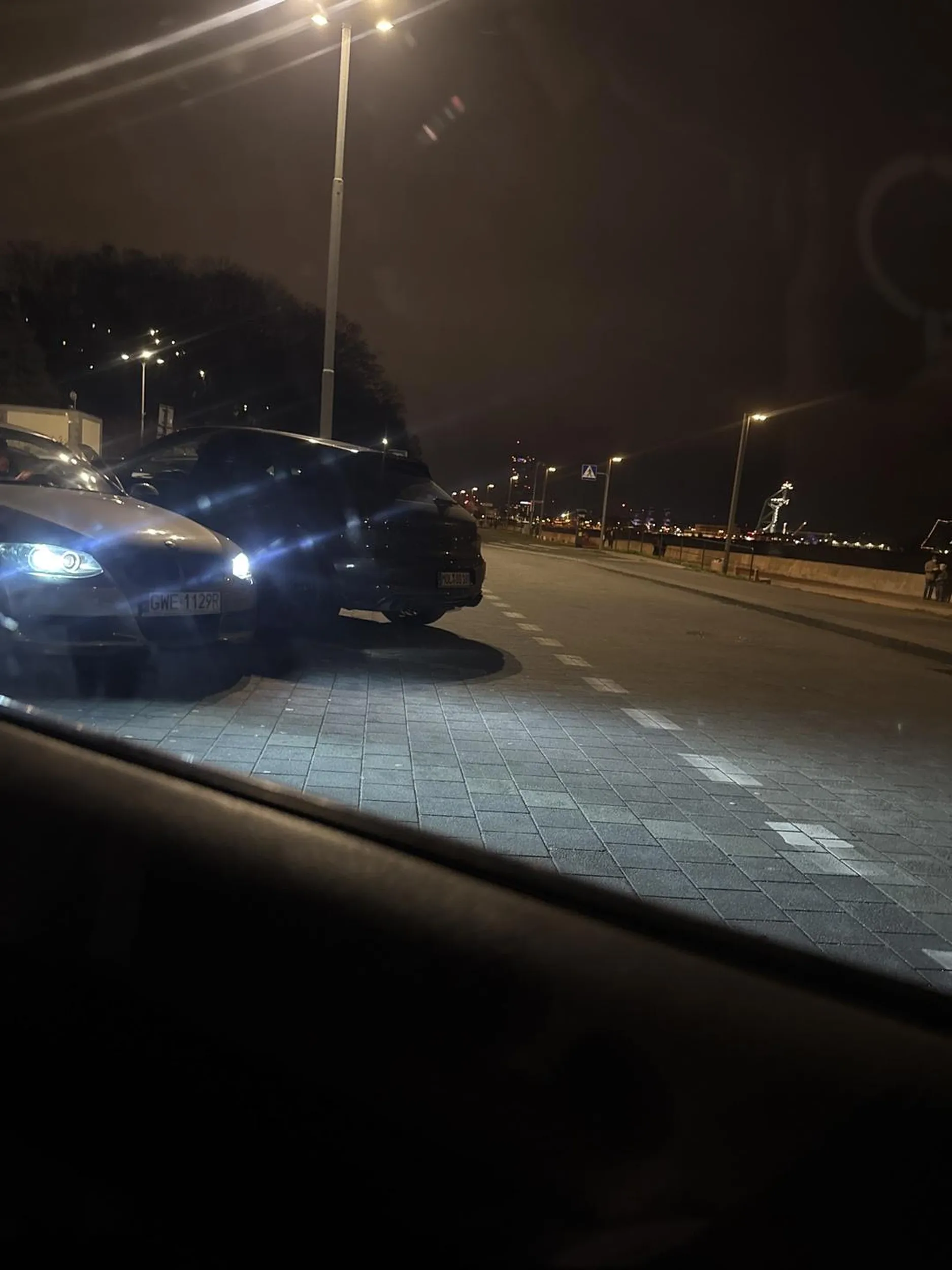 Masakra e92 zaparkowal jak ćwok na 2 miejsca