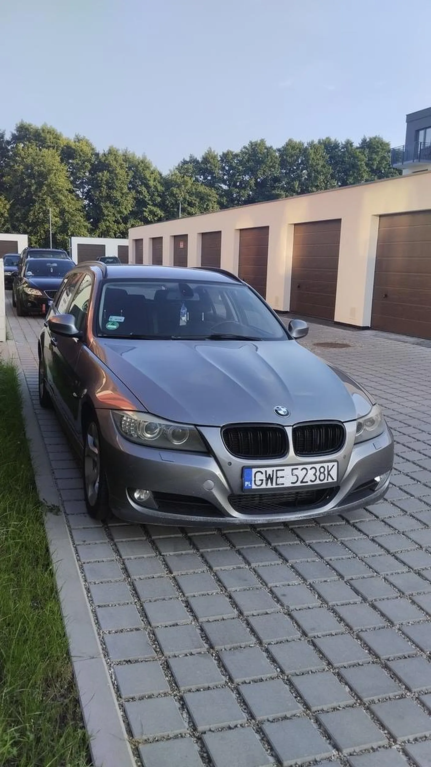 Kolejny palant który nie wie gdzie jest parking.