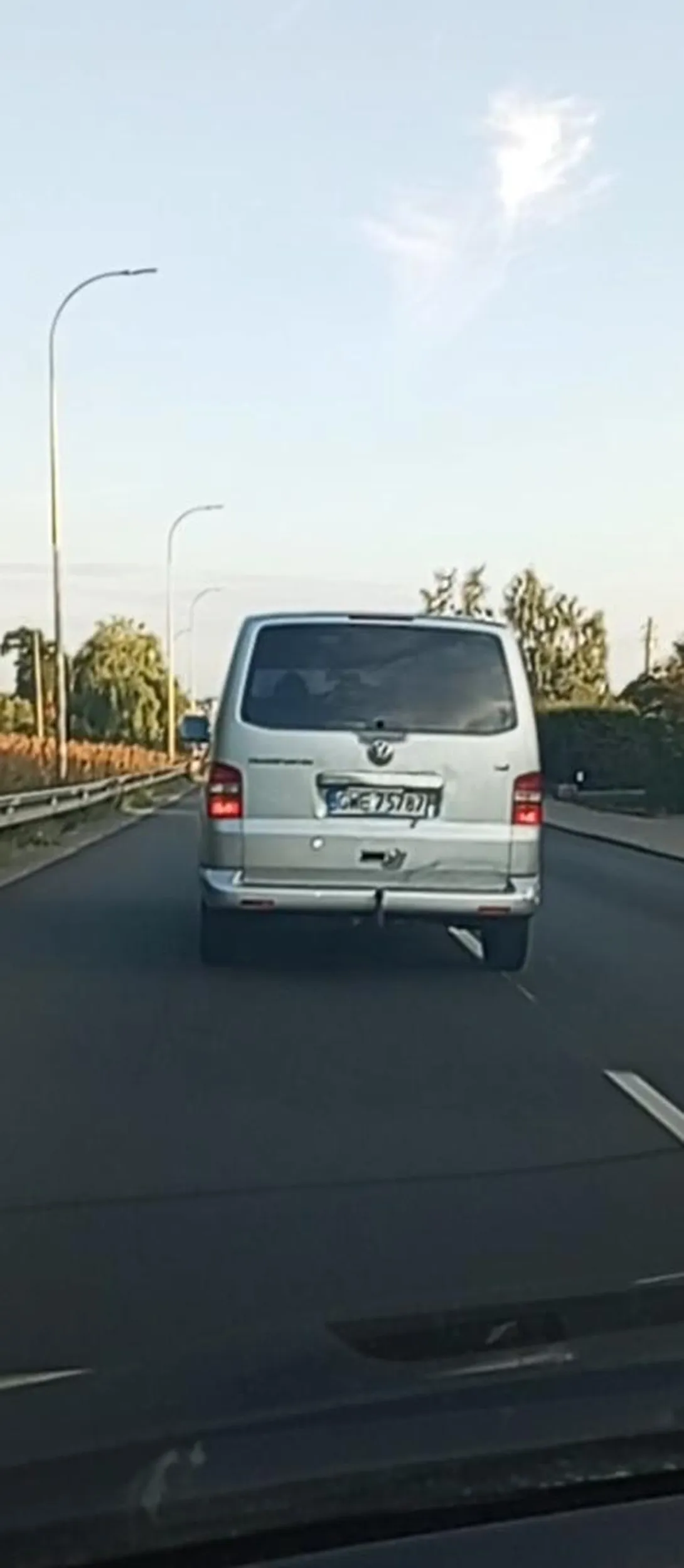 Tak babsko jeździ lewym pasem czasami dwoma naraz