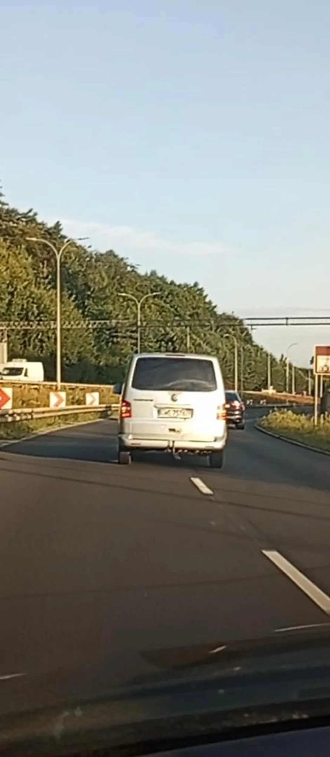 Tak babsko jeździ lewym pasem czasami dwoma naraz