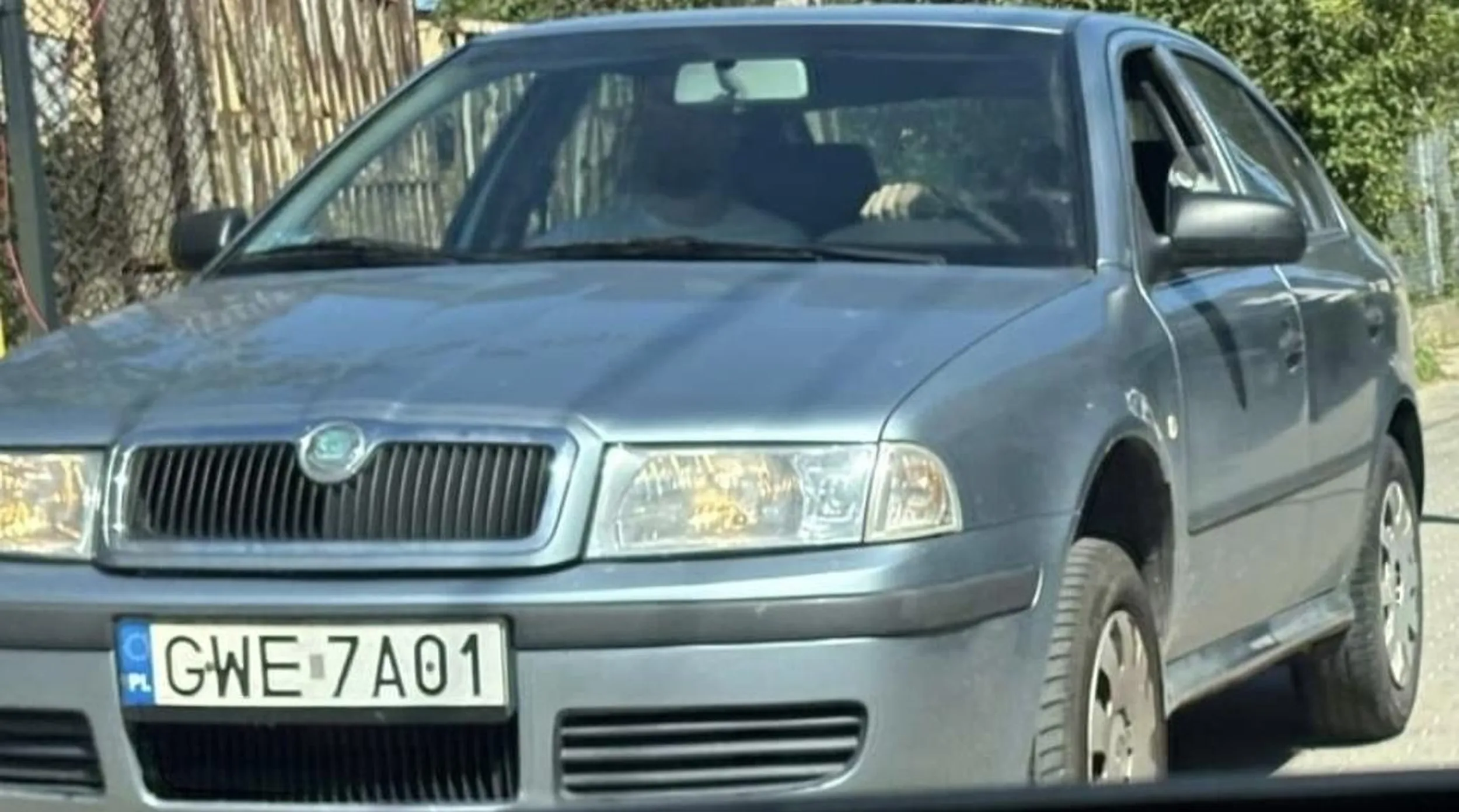 Prawdopodobnie nieoznakowany radiowóz