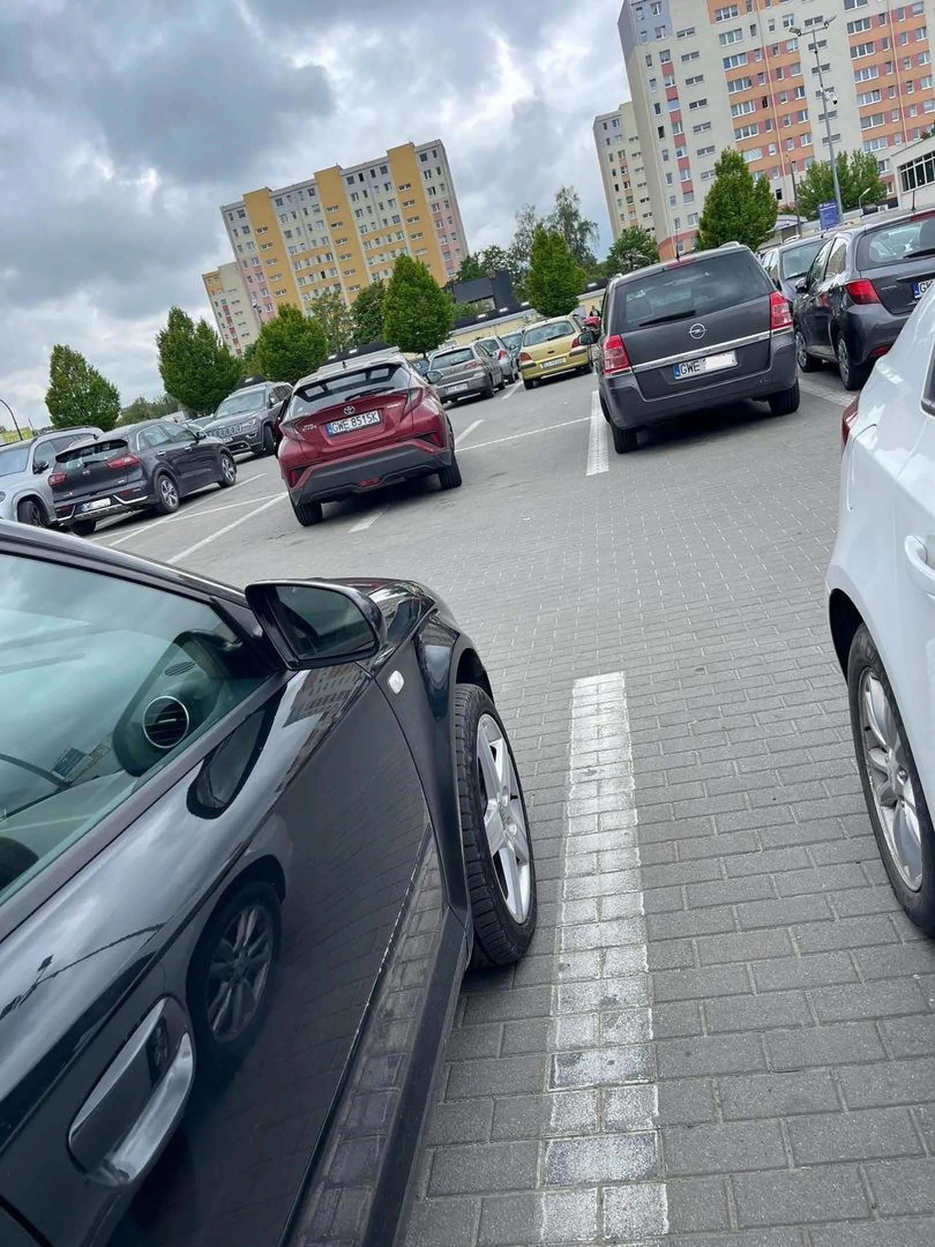 Jak by ktoś potrzebował lekcji z parkowania to zapraszam do tego kierowcy ?