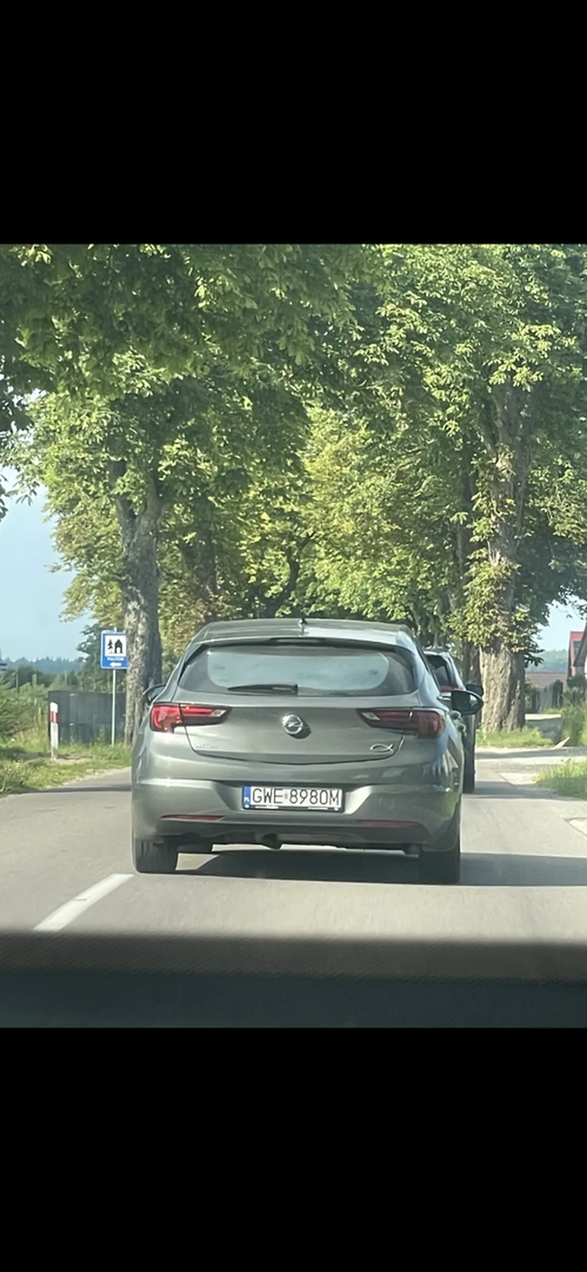 20 lipca 2024 jechał pijany w okolicach Wejherowa. Na zakrętach zajeżdżał drogę innym samochodom ,a jak zorientował się że jest nagrywany zaczął uciekać.