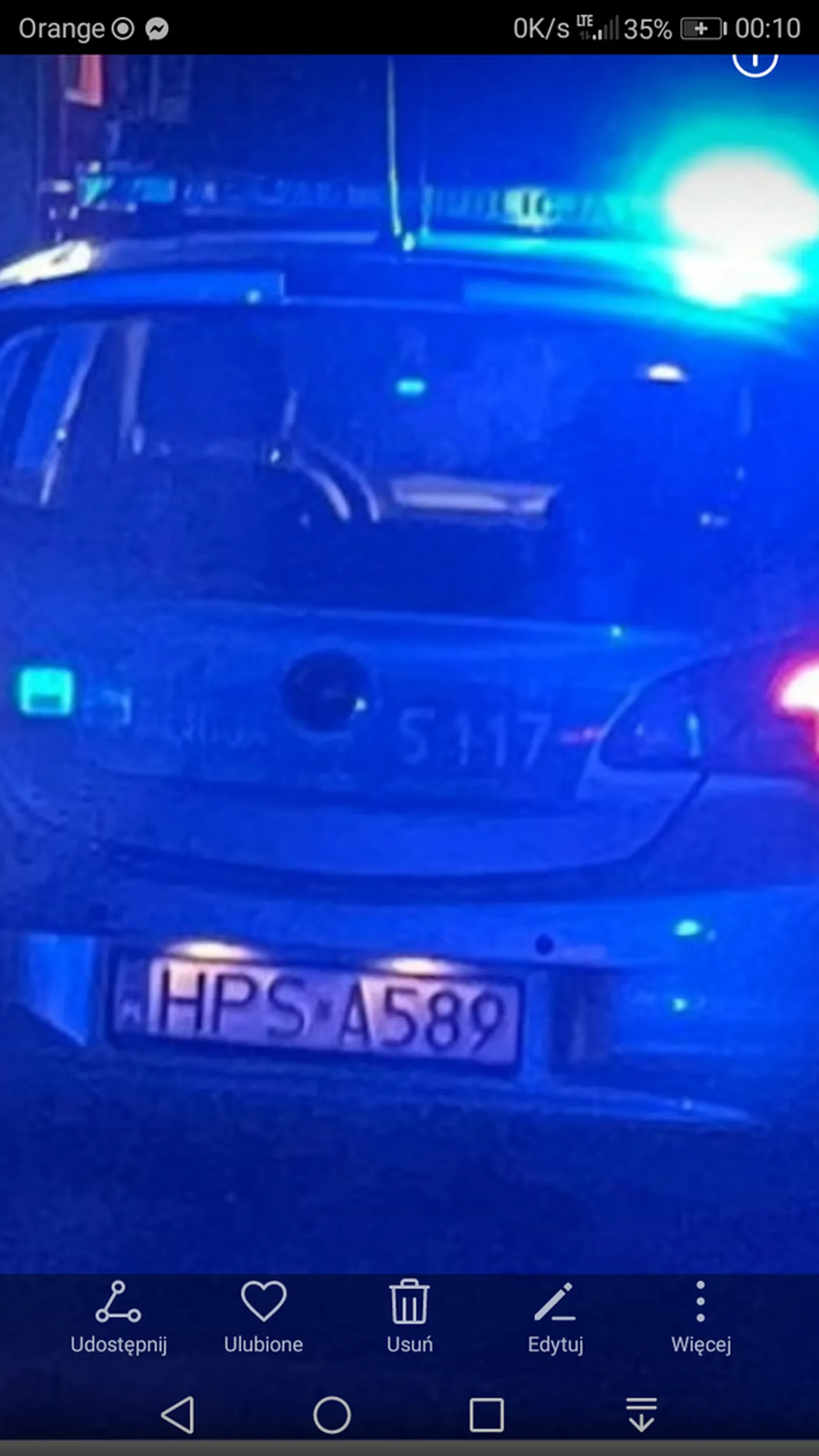 Często ludzie widzą ten samochód w podkieleckich lasach, jak police officer uprawia sex z przełożonym.