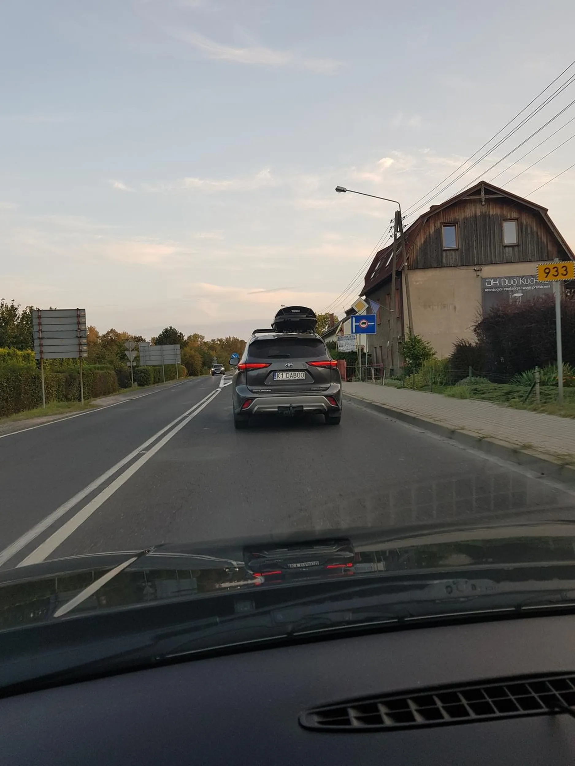 Nie bede ci ubliżać ty świnio, ale ten manewr i duże auto potwierdza ze masz małego ciula :)