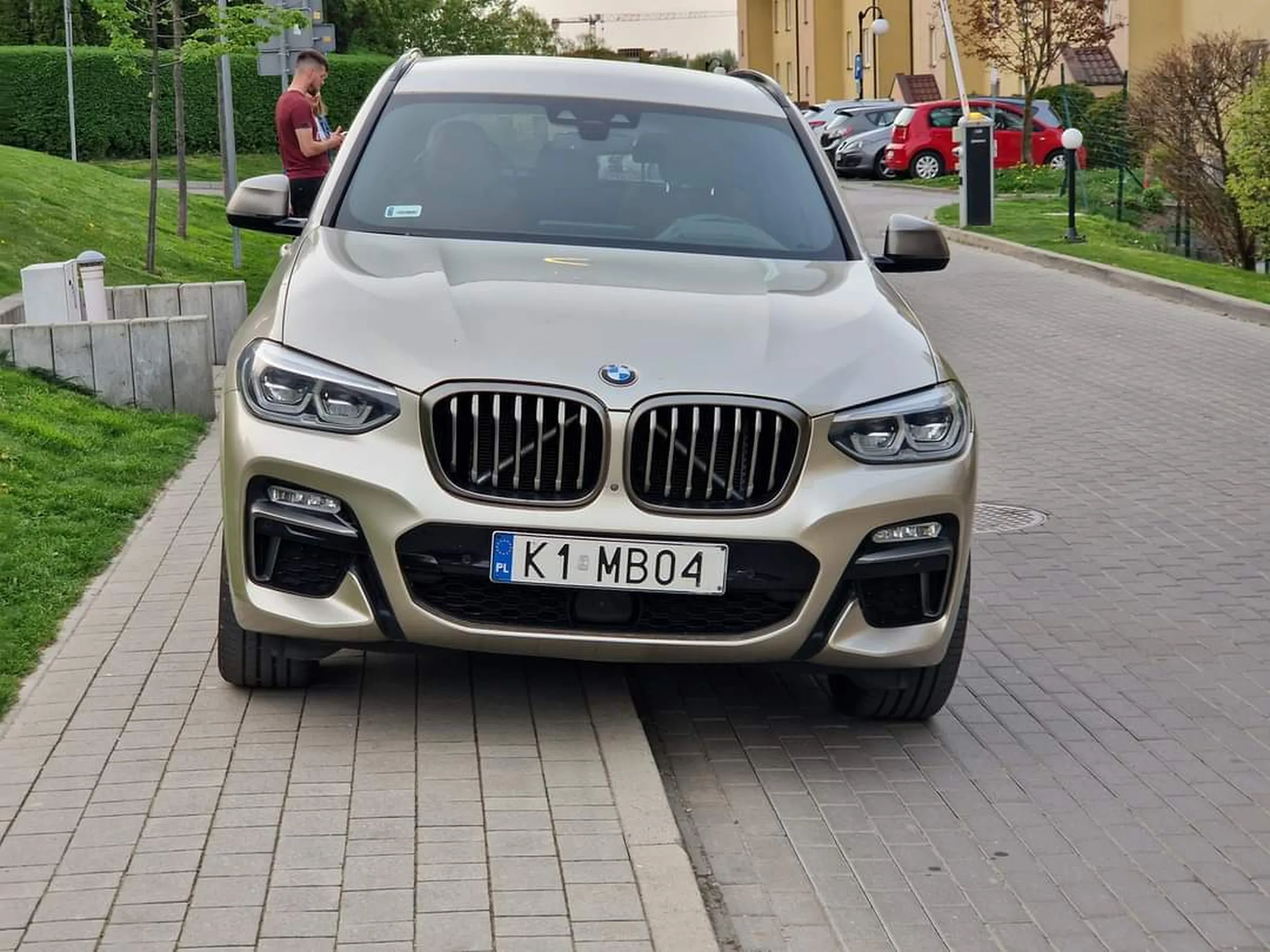 Taka oto sytuacja w Wieliczce. Kierowca jak nie umie parkować to powinien prawo jazdy oddać do wystawcy