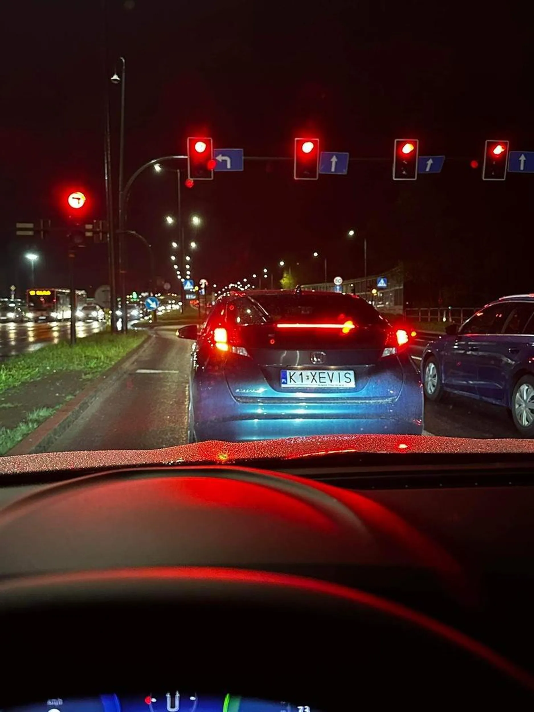 Jakiś podrabianiec śmiga po Krakowie. Nie pozdrawiam.