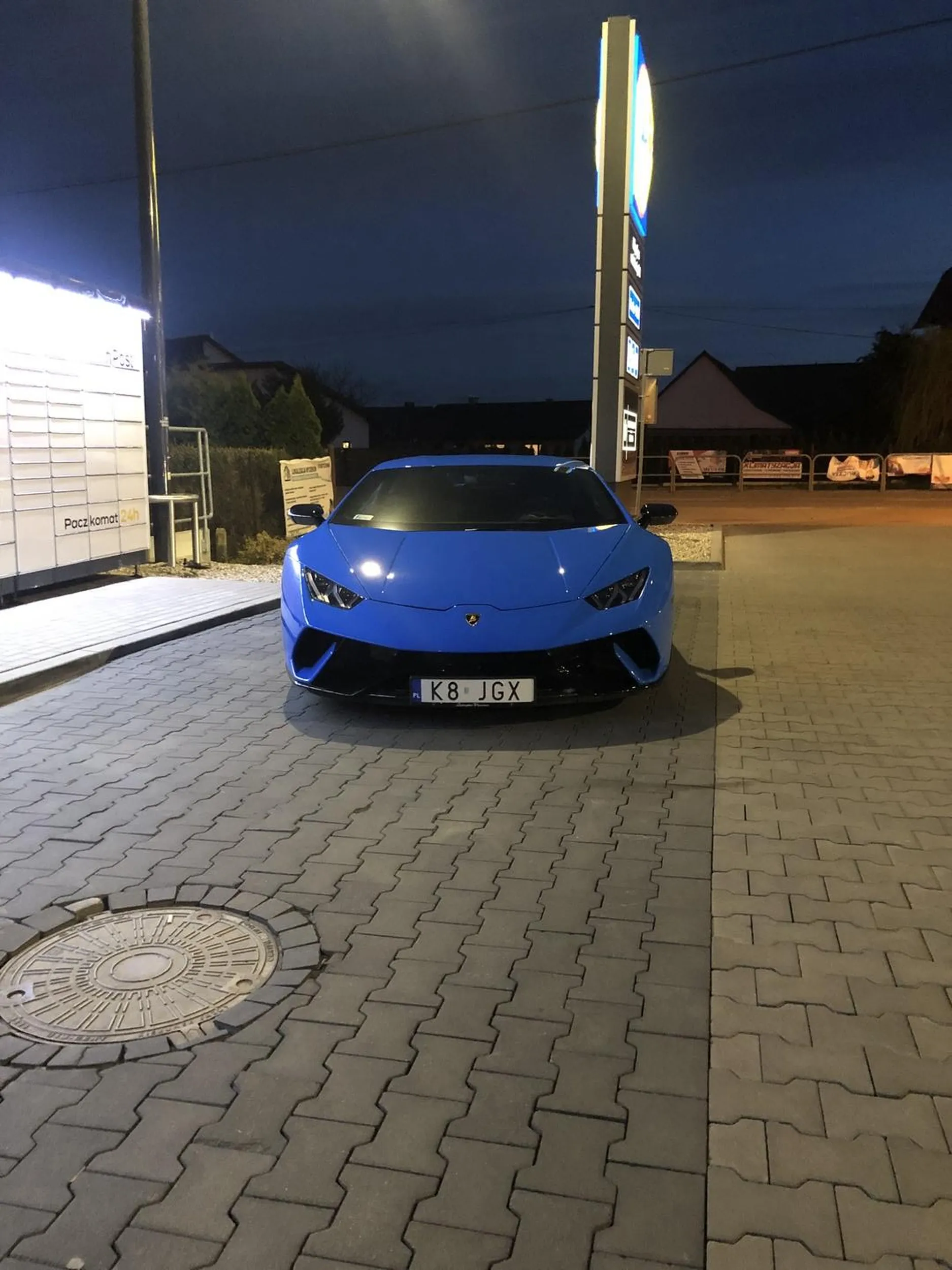 Zajebiaty chlop, zajebista fura co jescse?