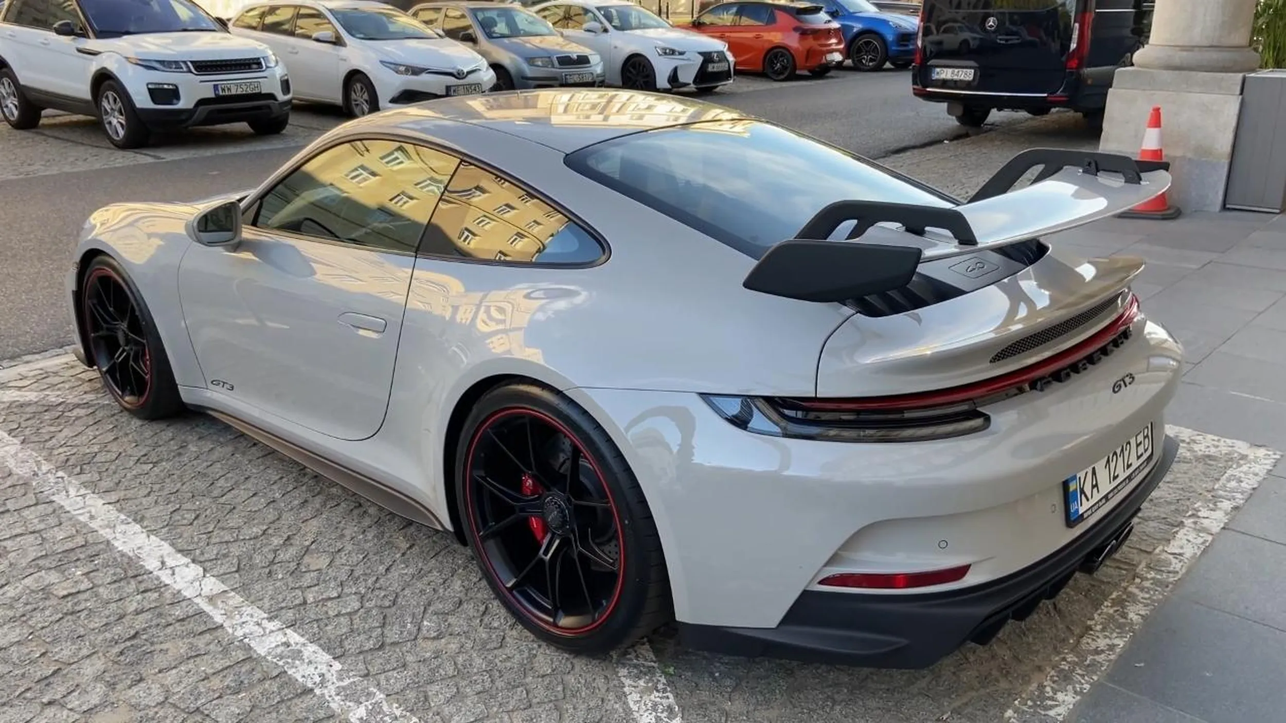 o biedni ukraińcy stoją w niedozwolonym miejscu