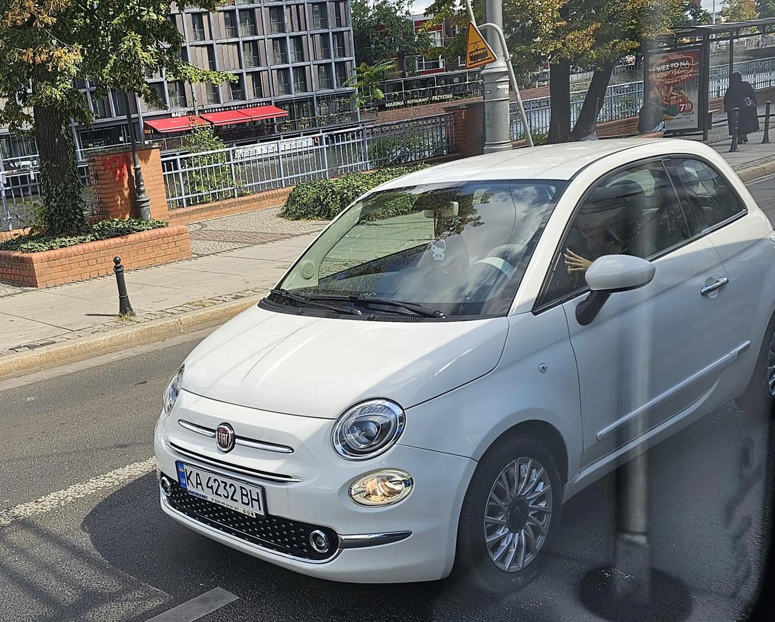 Wjazd w śluzę przystankową na czerwonym. PIĘKNIE! ? PUSTKA W ŚRODKU