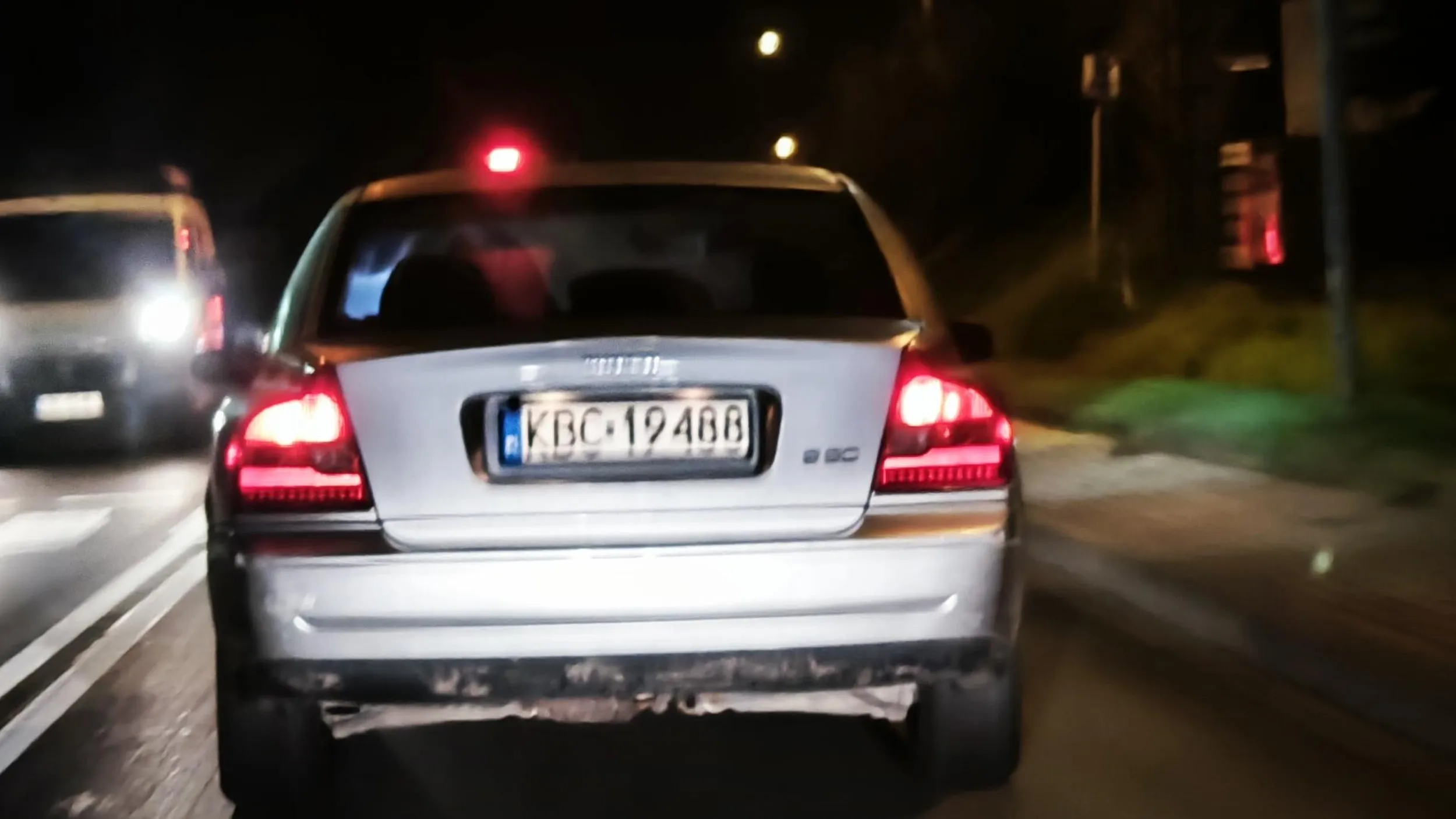 Pajac jeździ wolno a jak chce się go wyprzedzić to przyspiesza gwałtownie