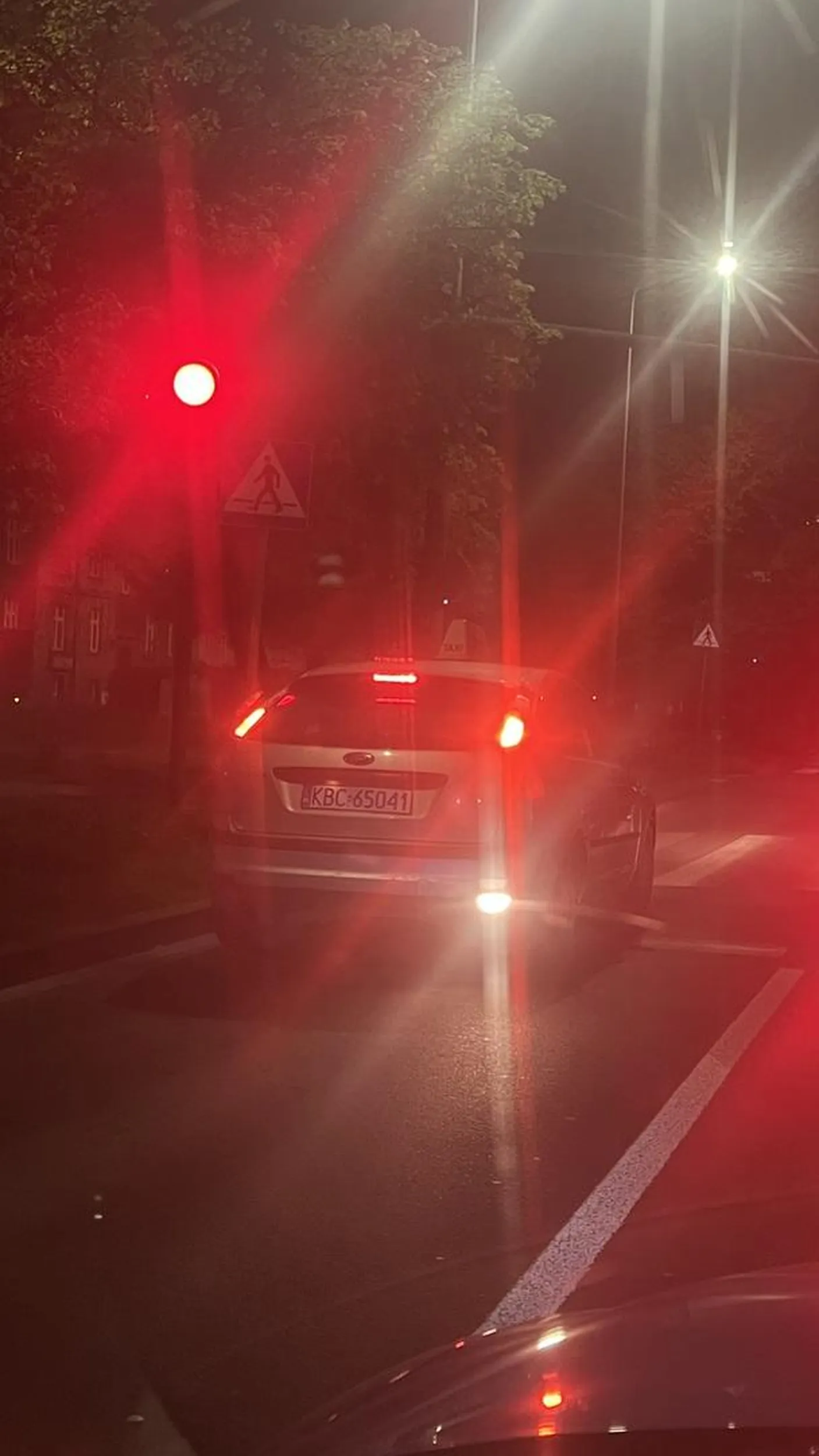 Pani taksówkarz powinna zrozumieć jak nikt inny, że nie można jechać na czerwonym świetle. Jeśli zacznie się wojna, proszę, abyście później nie płakali „za co?”